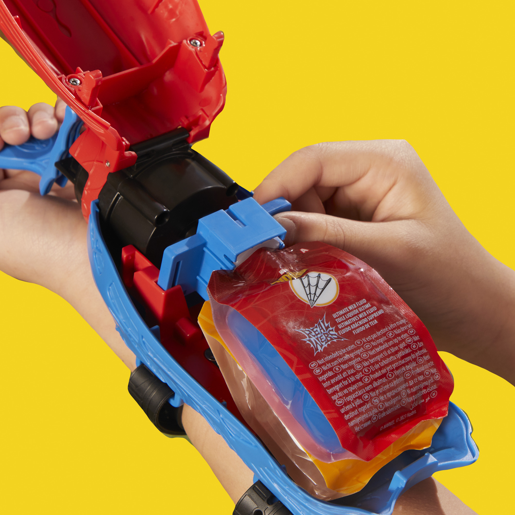 Marvel Spider-Man Hasbro , Real Webs Ultimate Blaster, Blaster di ragnatele, blaster 2 in 1, giocattolo per i giochi d'imitazione, costume di Spider-Man, giocattoli di Spider-Man