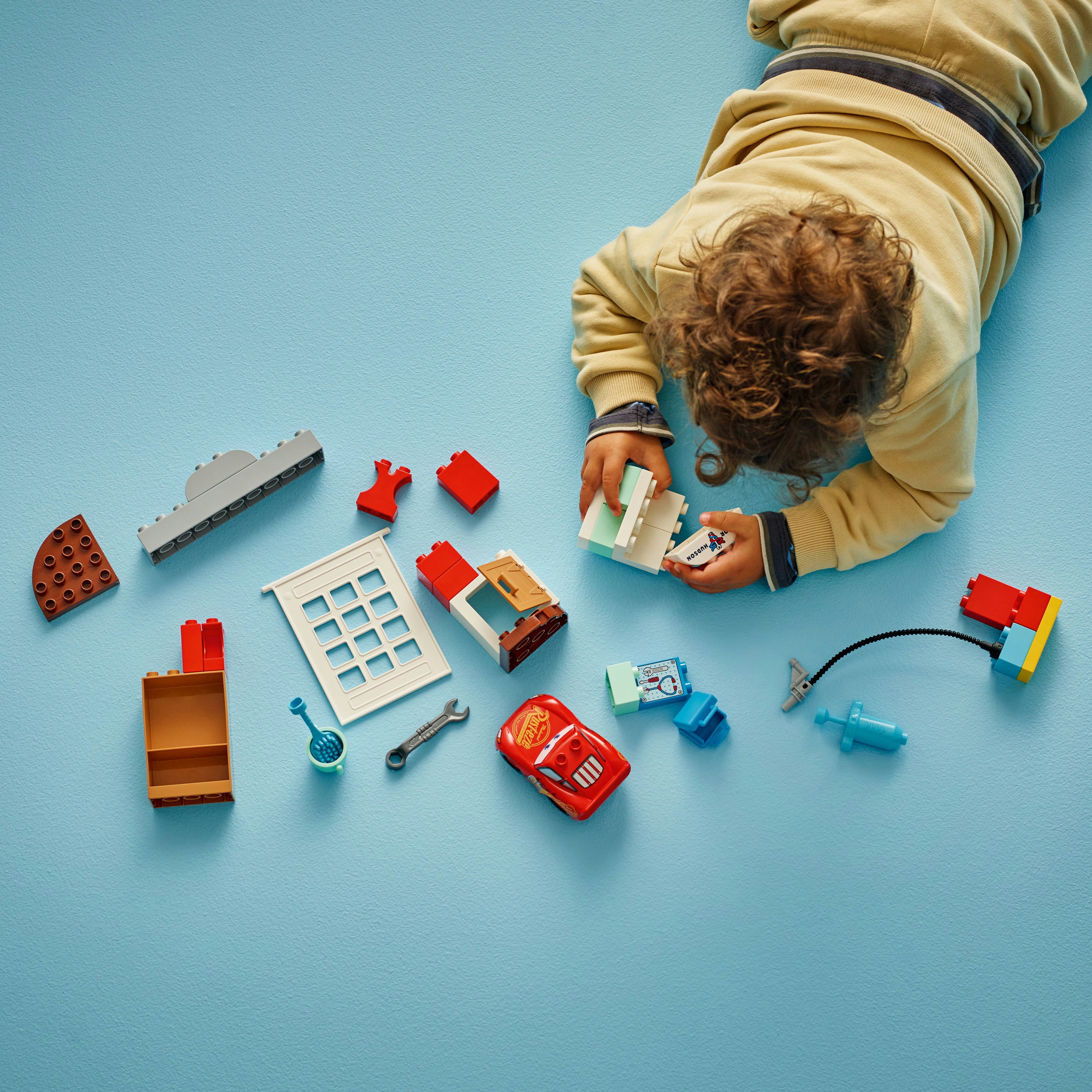 LEGO DUPLO La visita di McQueen all&rsquo;officina di Doc