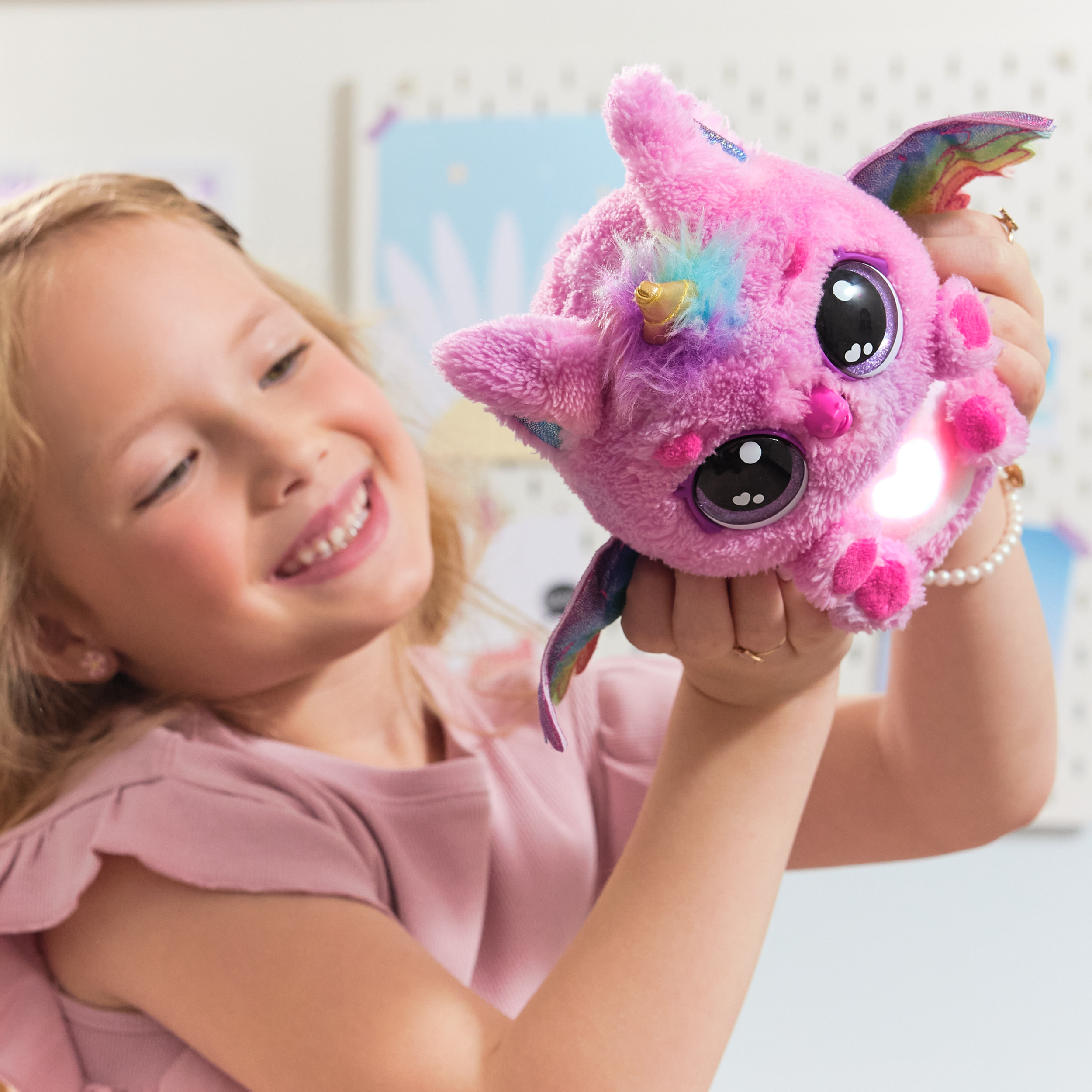 Hatchimals Alive, Uovo Mystery Hatch Pufficorn, Peluche Interattivo a Sorpresa con Effetti Speciali, Nebbia, Luci, 100 Reazioni e Suoni, Giocattoli per Bambini e Bambine, 5+ Anni - Modelli Variabili