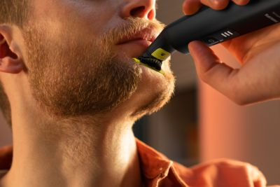 Philips OneBlade Pro 360 Face & Body Rasoio, Regolabarba e Rifinitore con Pettine di Precisione Regolabile 14 Lunghezze QP6541/15