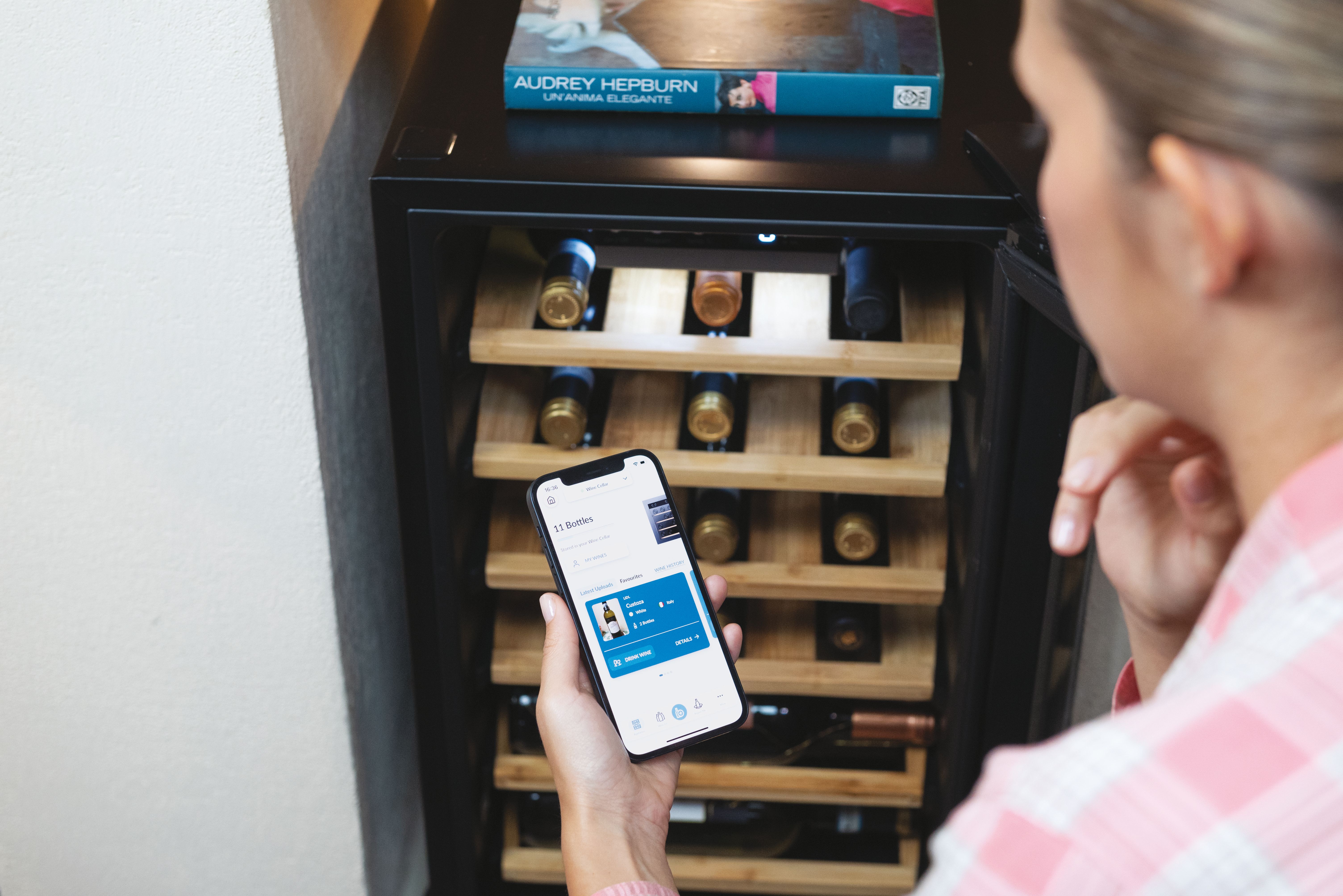 Candy DiVino CWC 021 ELSP/N Cantinetta vino con compressore Libera installazione Nero 21 bottiglia/bottiglie