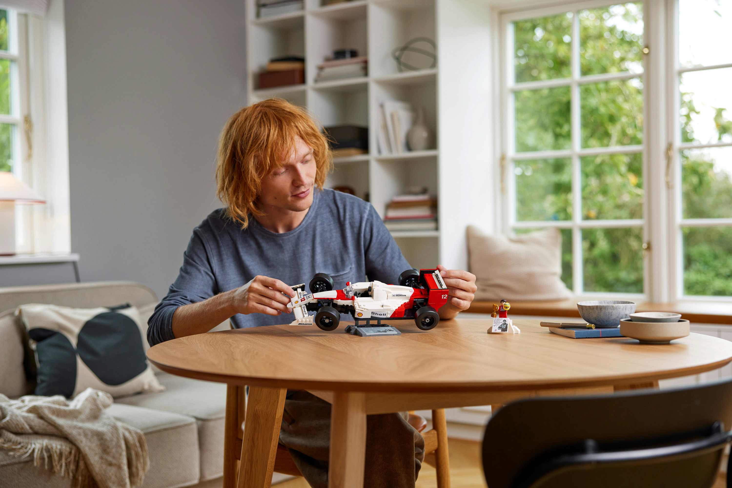 LEGO ICONS McLaren MP4/4 e Ayrton Senna