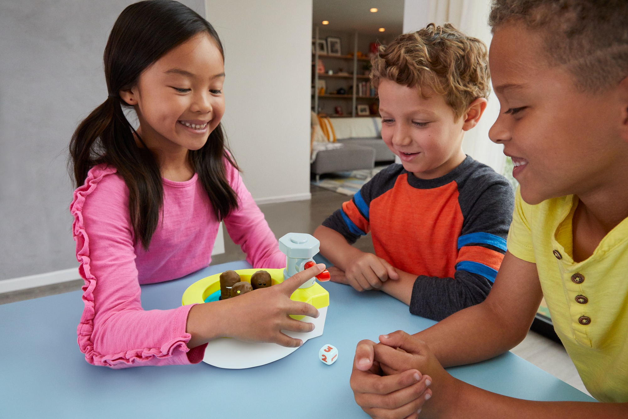 Games ​Acchiappa la Cacca Turbo, gioco per bambini con water giocattolo, 3 pezzi di cacca, 1 dado e istruzioni;, Giocattolo per Bambini 5+ Anni