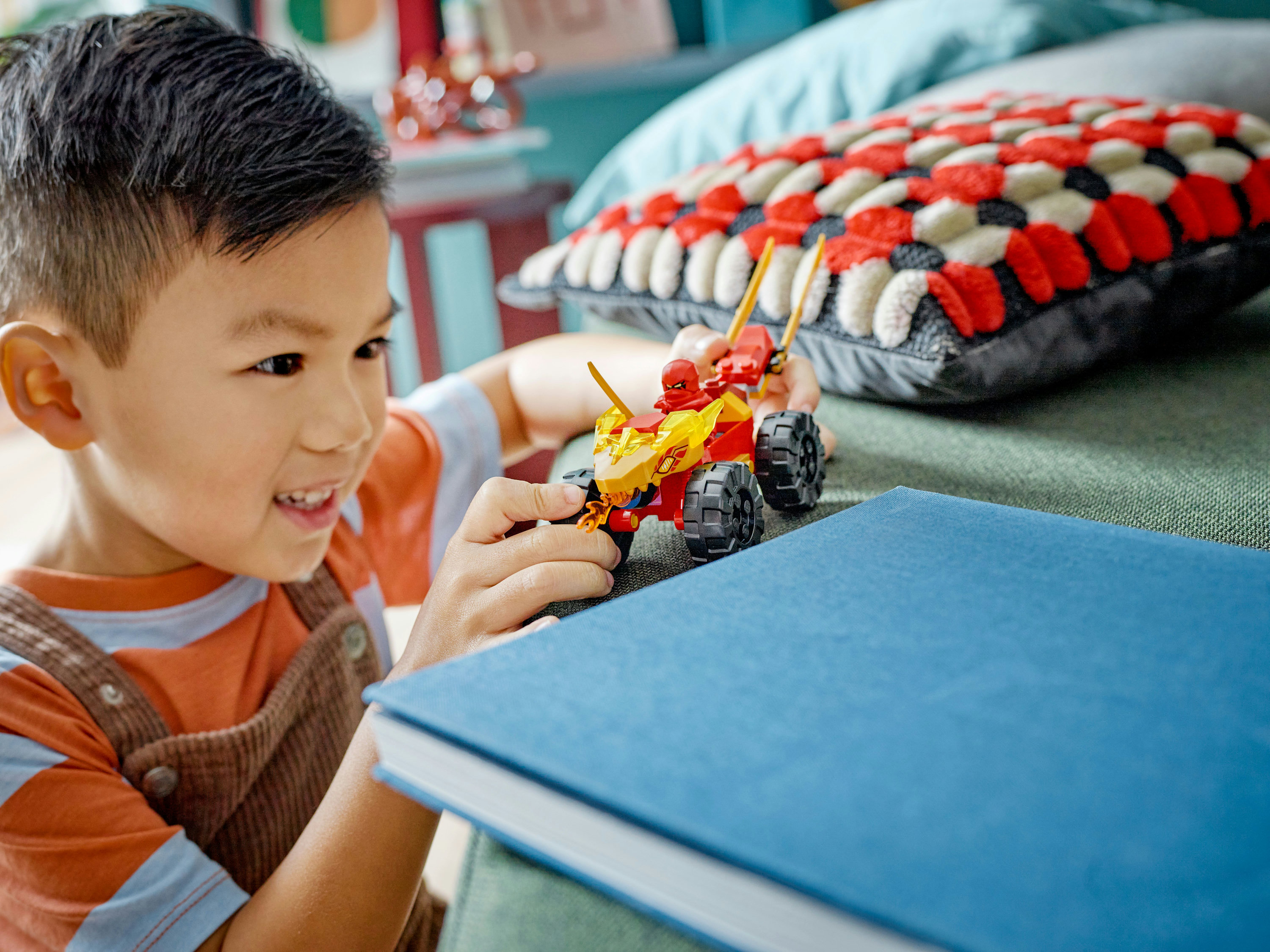 LEGO NINJAGO Battaglia su auto e moto di Kai e Ras