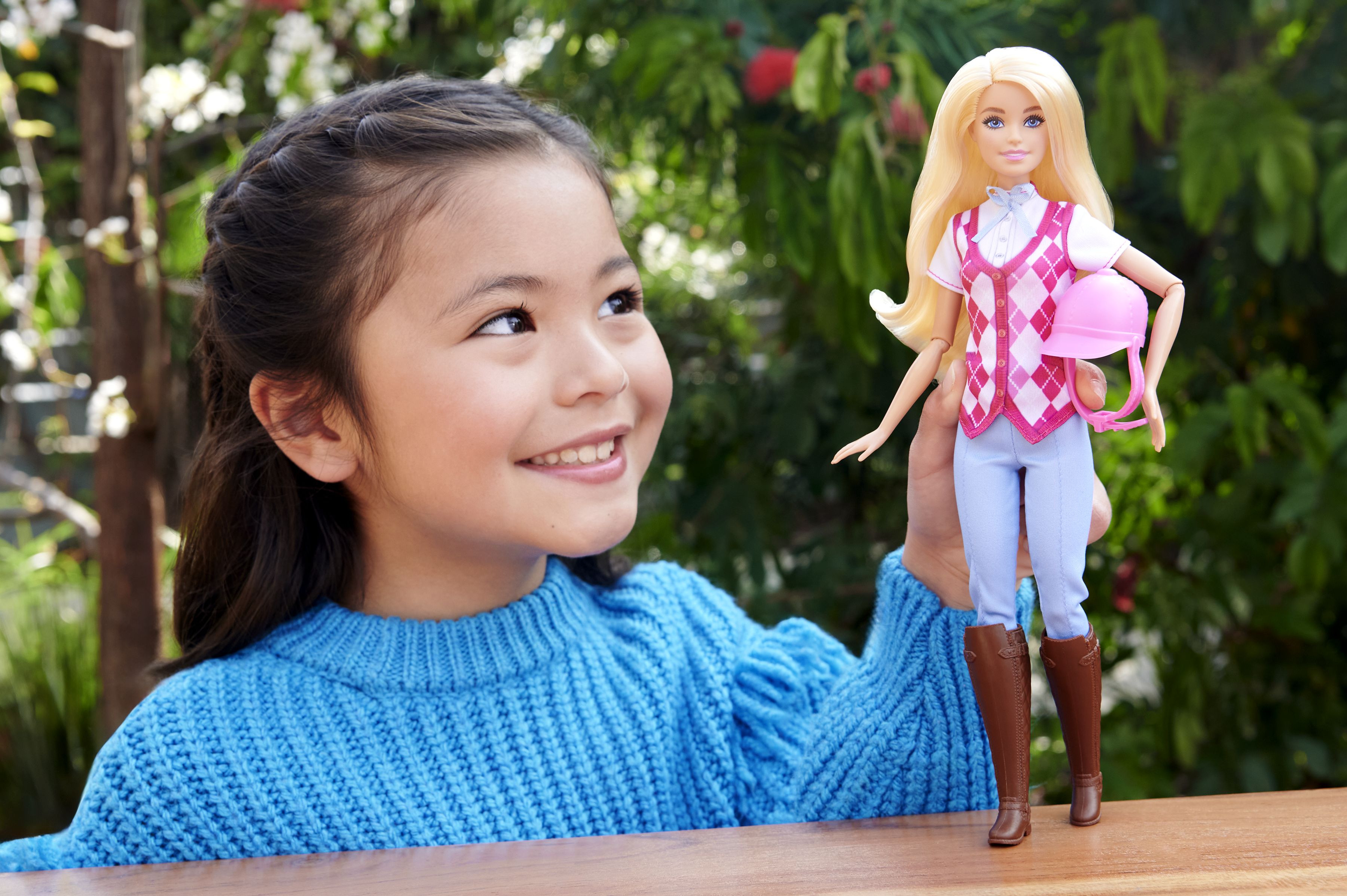 Barbie Mysteries The Great Horse Chase Bambola 'Malibu' Con Abiti E Accessori Da Equitazione