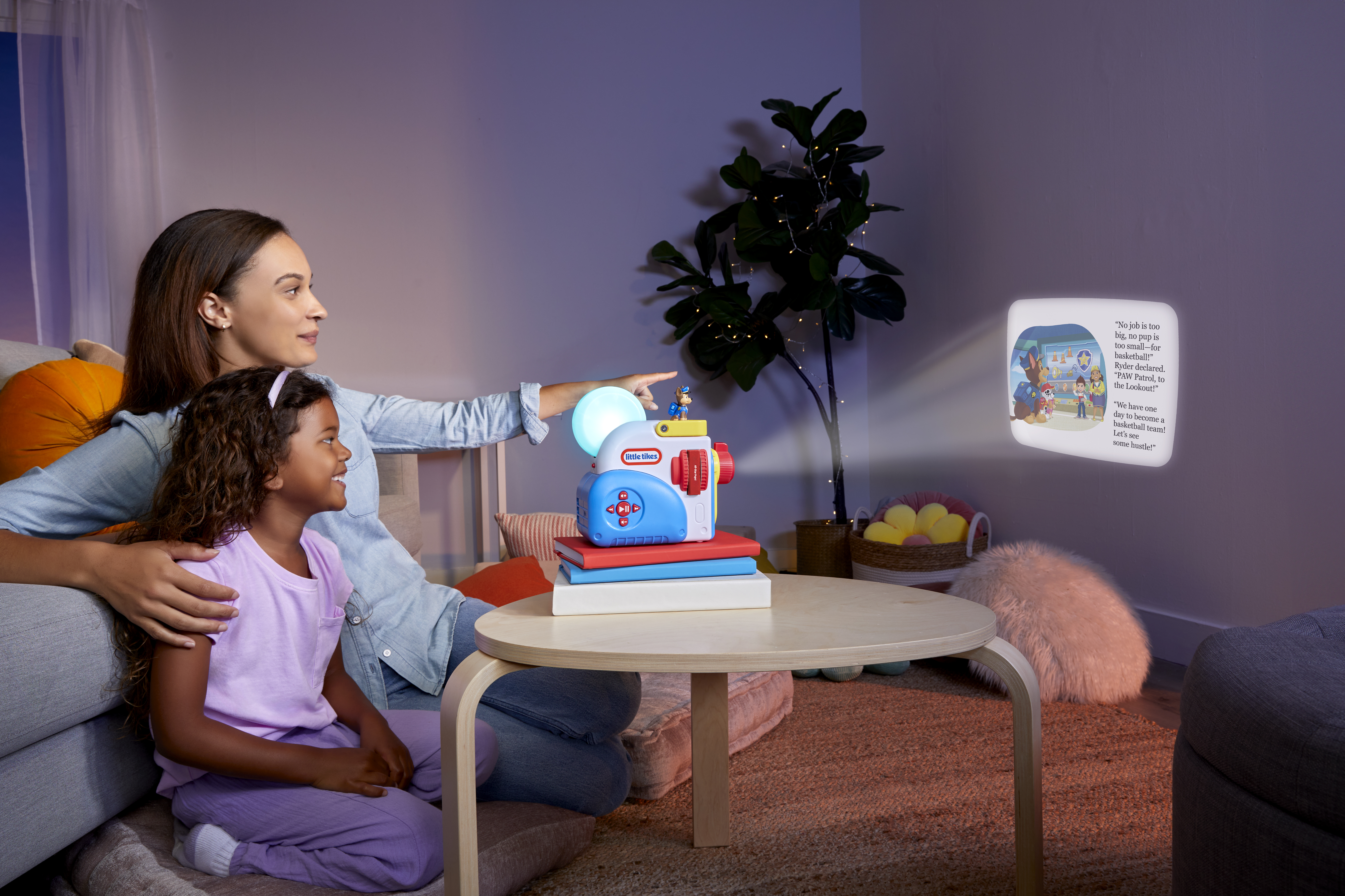 Little Tikes Story Dream Machine Starter Kit con 3 Fiabe Classiche - Proiettore di Luci, Suoni e Audio per Bambini - Include 3 storie e 1 Personaggi