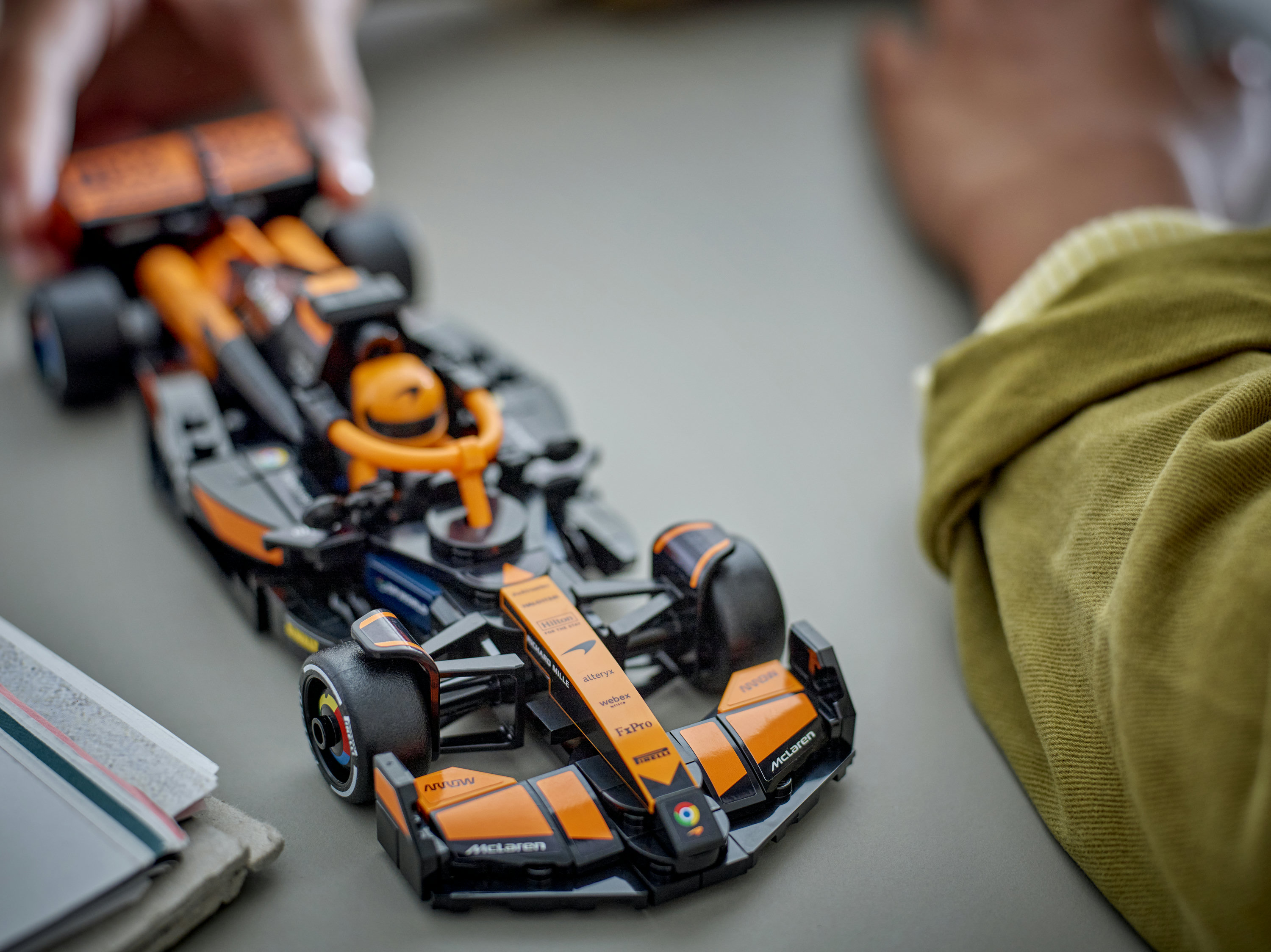 LEGO Speed Champions 77251 Auto da Corsa McLaren F1 Team MCL38 Macchina Giocattolo da Collezione con Minifigure per Bambine10+