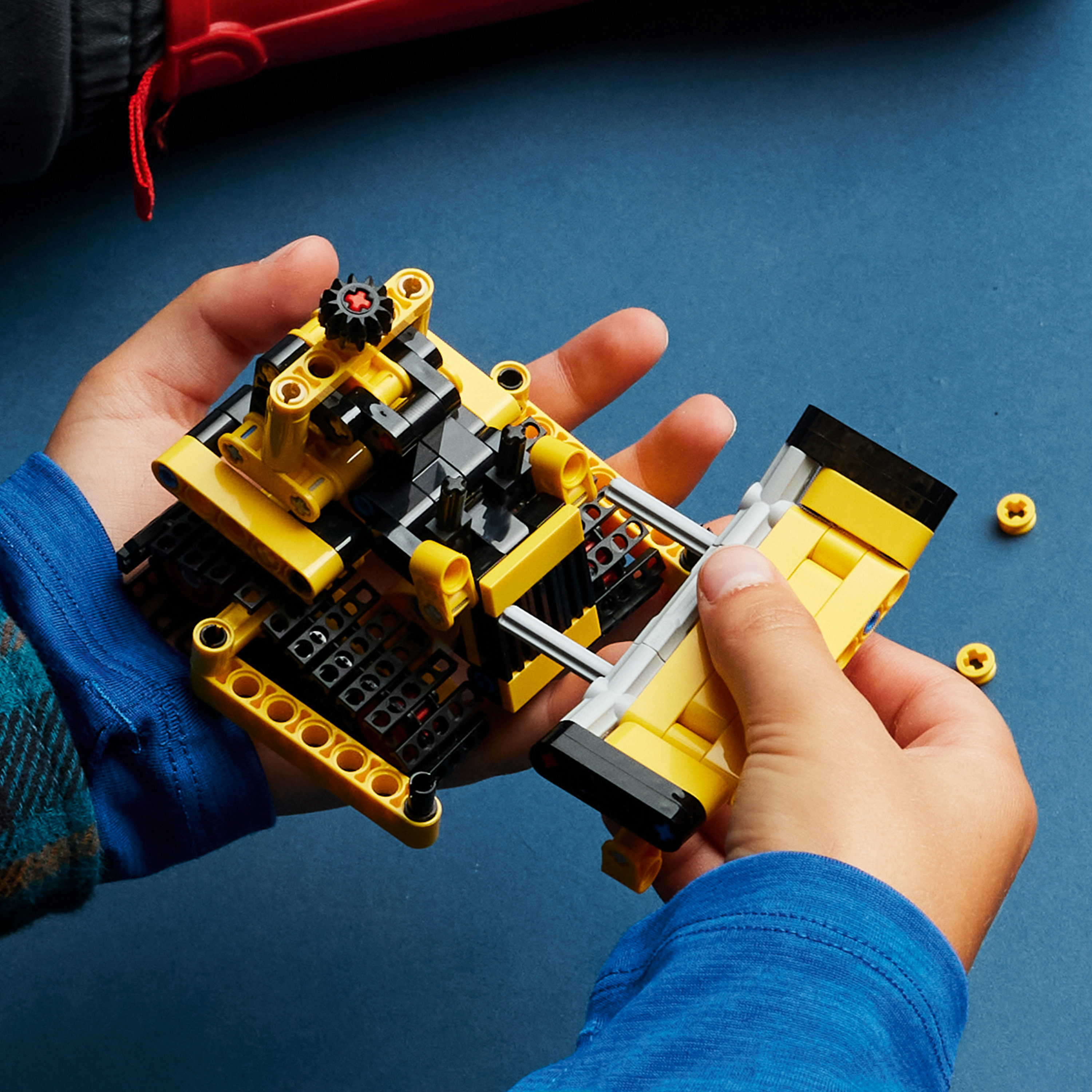 LEGO Technic 42163 Bulldozer da Cantiere, Giochi per Bambini e Bambine di 7+ Anni, Regalo per Amanti dei Veicoli Giocattolo