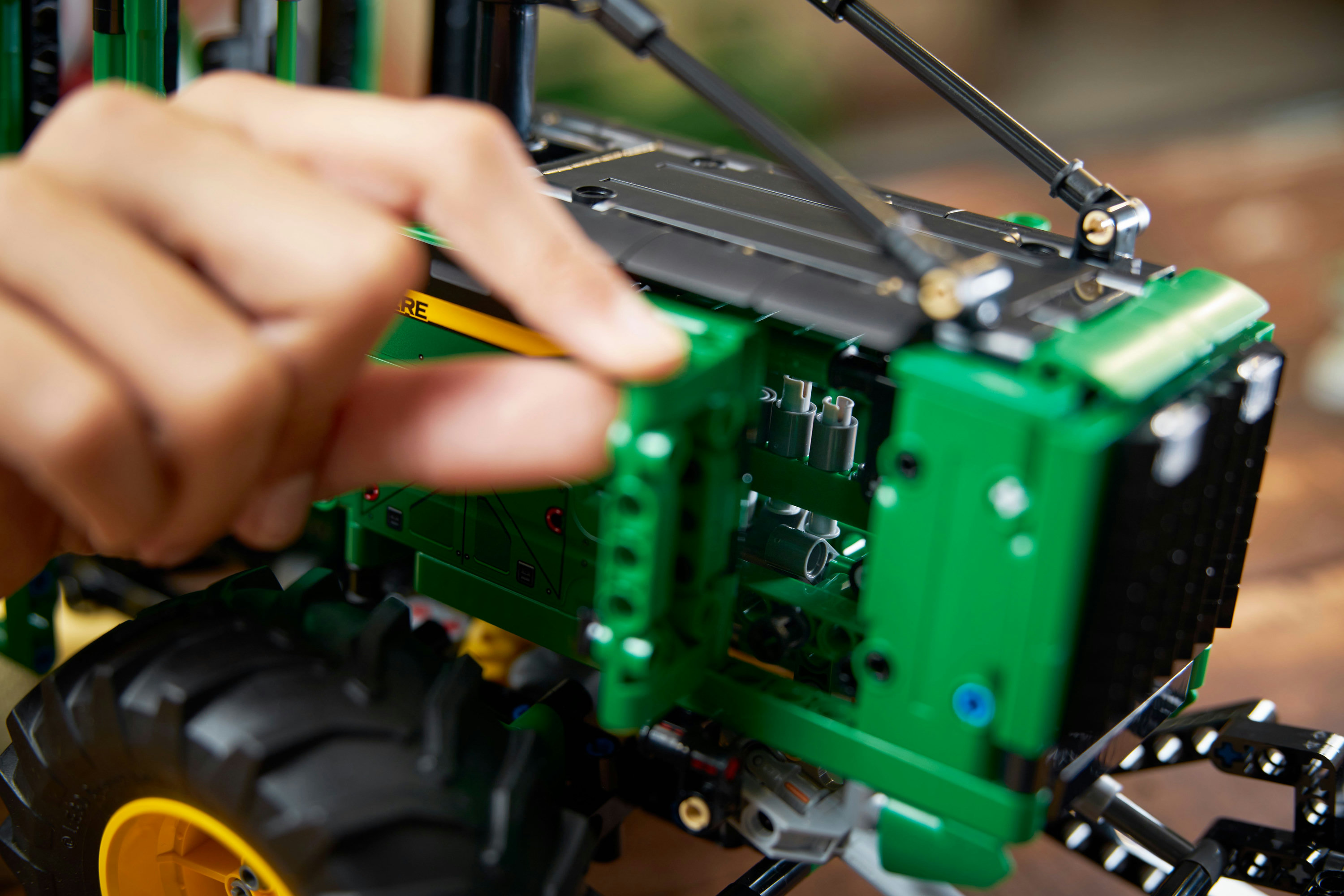 LEGO Technic Trattore John Deere 948L-II