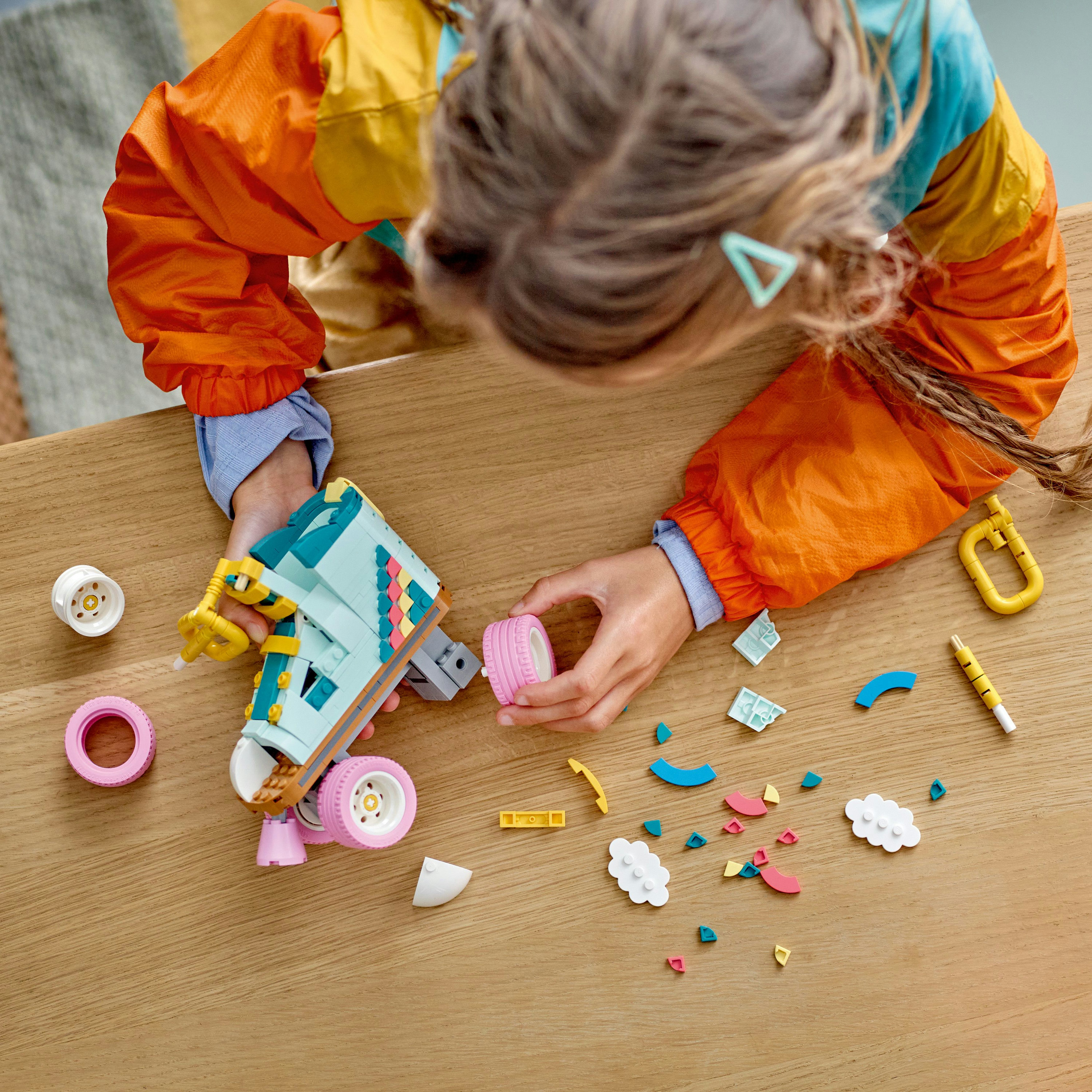 LEGO Creator Pattino a rotelle retr&ograve;