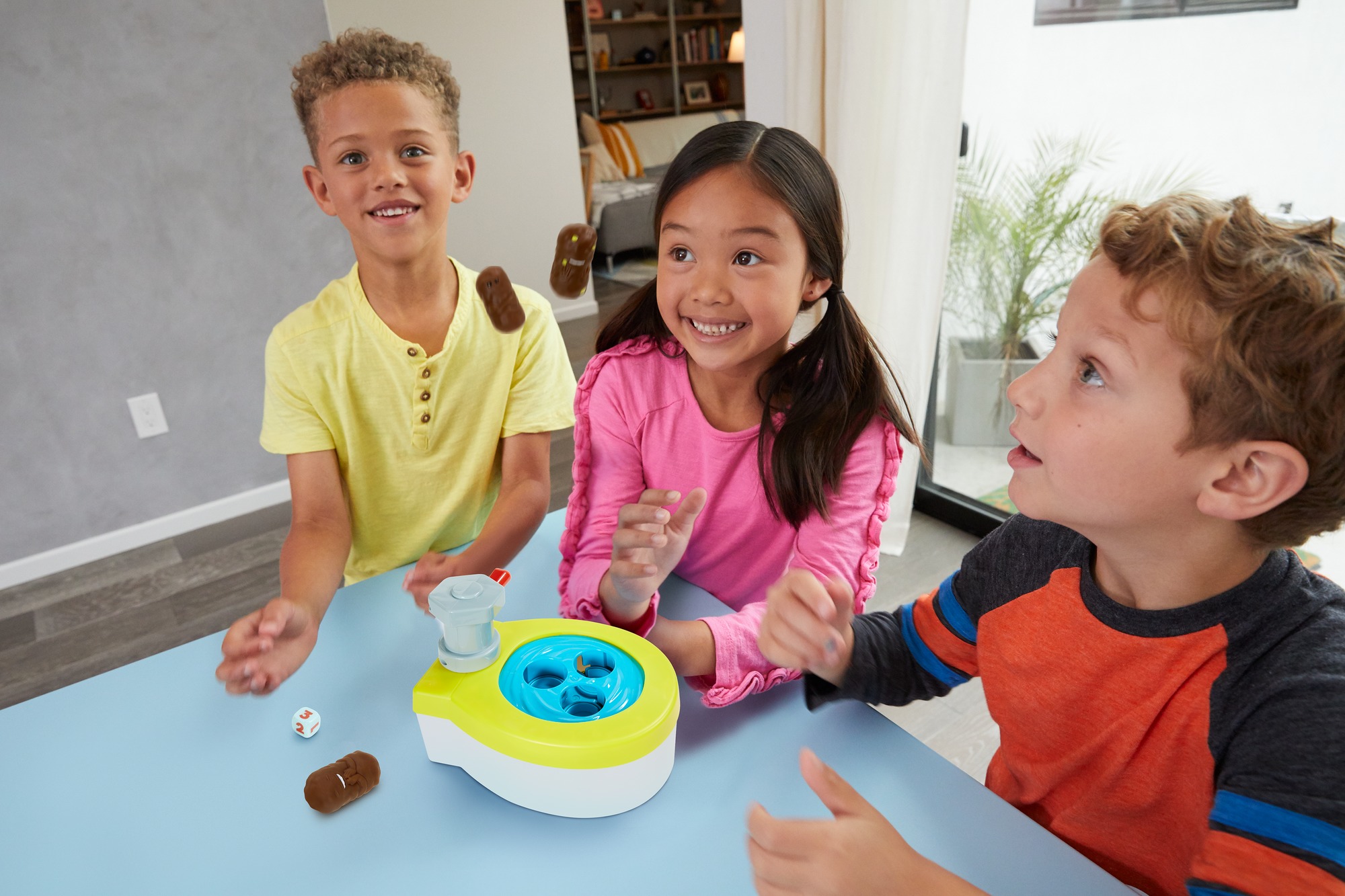 Games ​Acchiappa la Cacca Turbo, gioco per bambini con water giocattolo, 3 pezzi di cacca, 1 dado e istruzioni;, Giocattolo per Bambini 5+ Anni