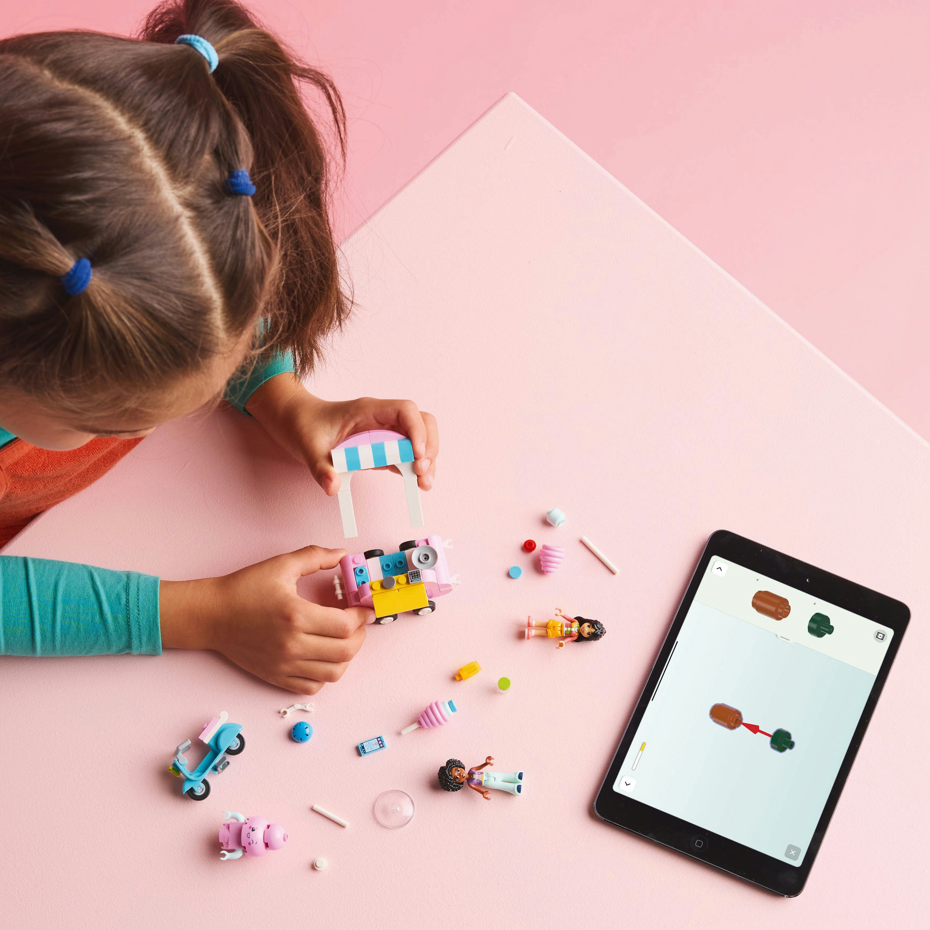 LEGO Friends Bancarella di zucchero filato e scooter