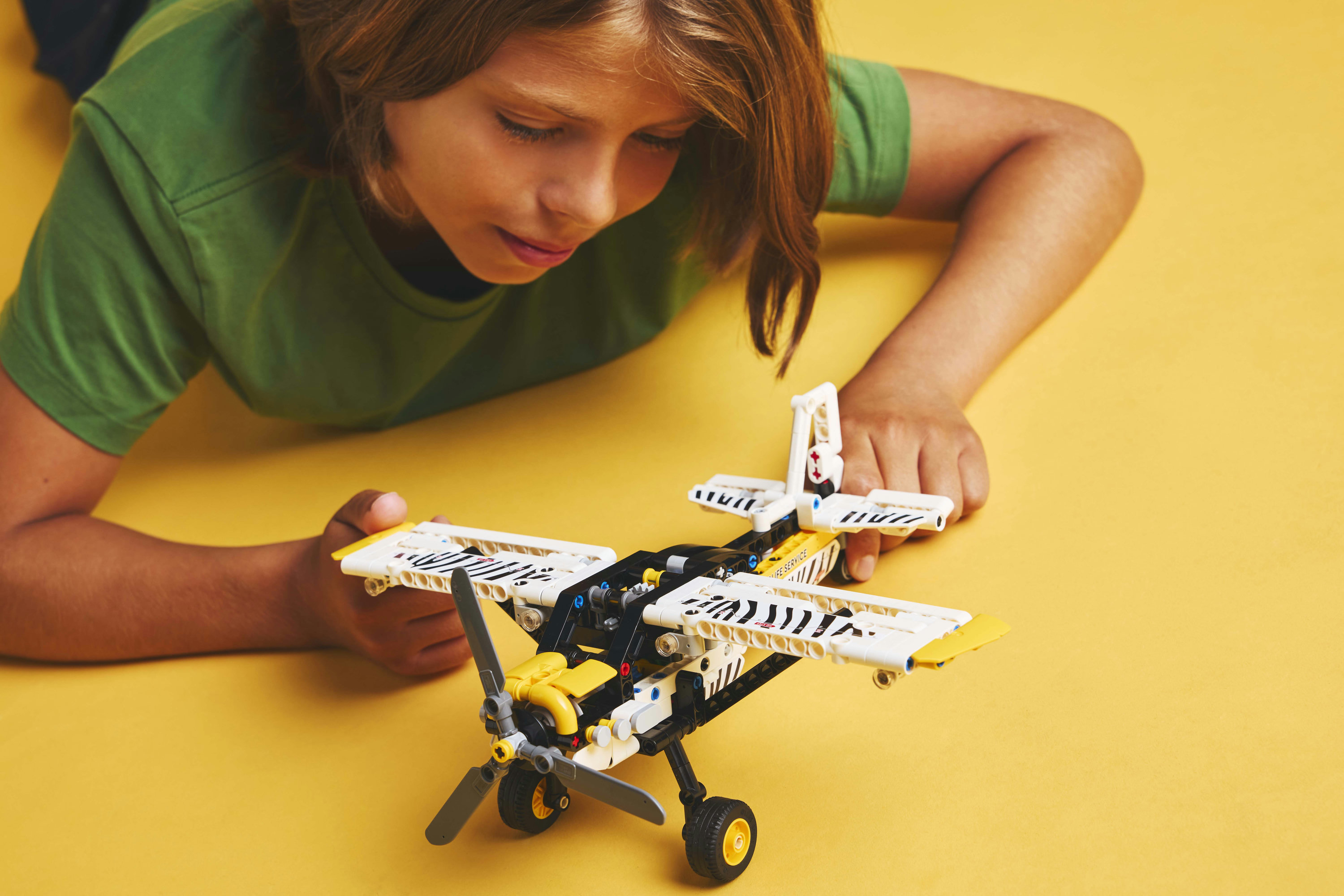 LEGO Technic 42198 Aereo Bush, Aeroplano Giocattolo da Costruire, Giochi per Bambini 8+, Modellino di Veicolo con Funzioni