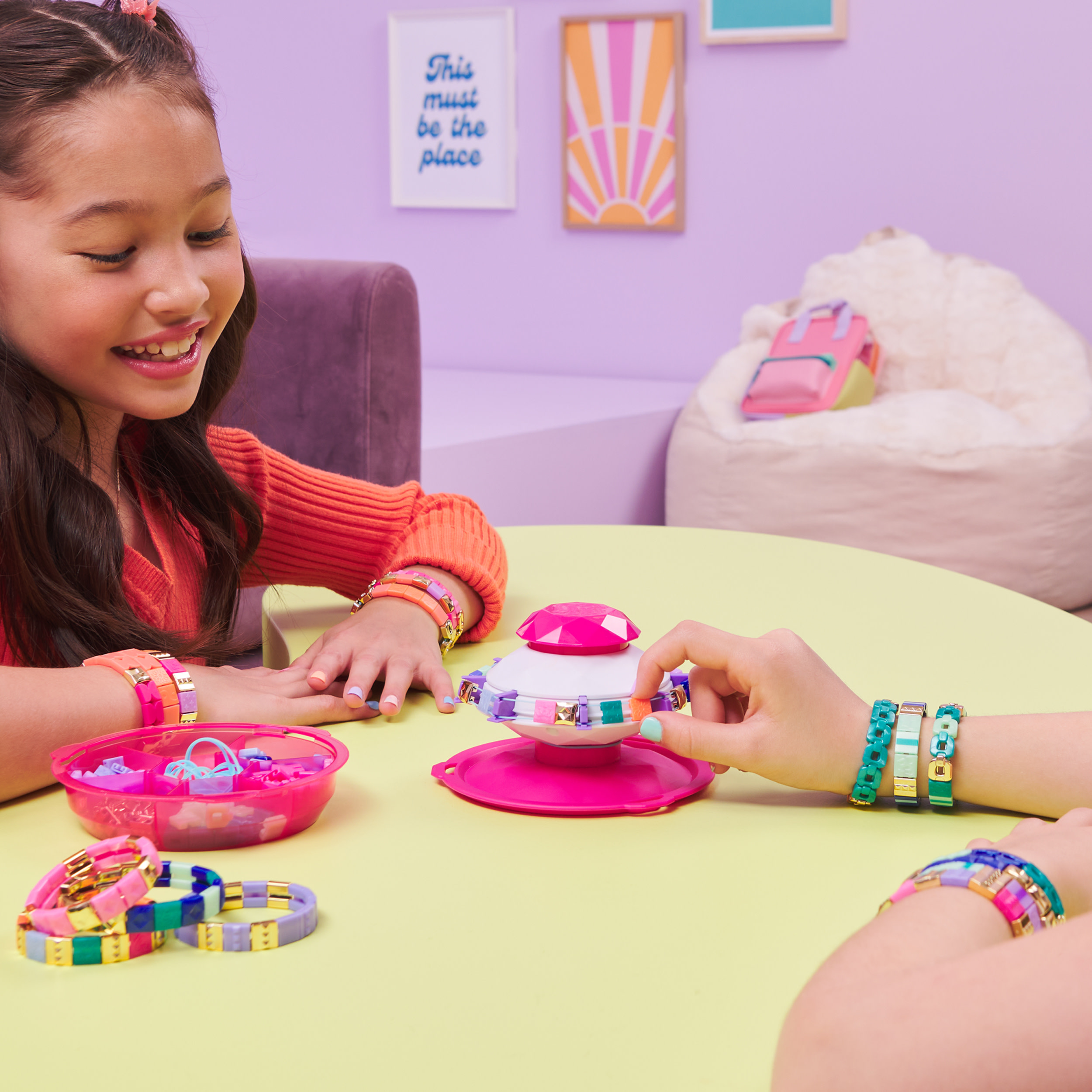 Cool Maker , Macchina Crea Braccialetti, con 170 Perline alla Moda e 20 Elastici, Crea fino a 10 Braccialetti. Giochi per Bambine e Bambini, 7+ anni