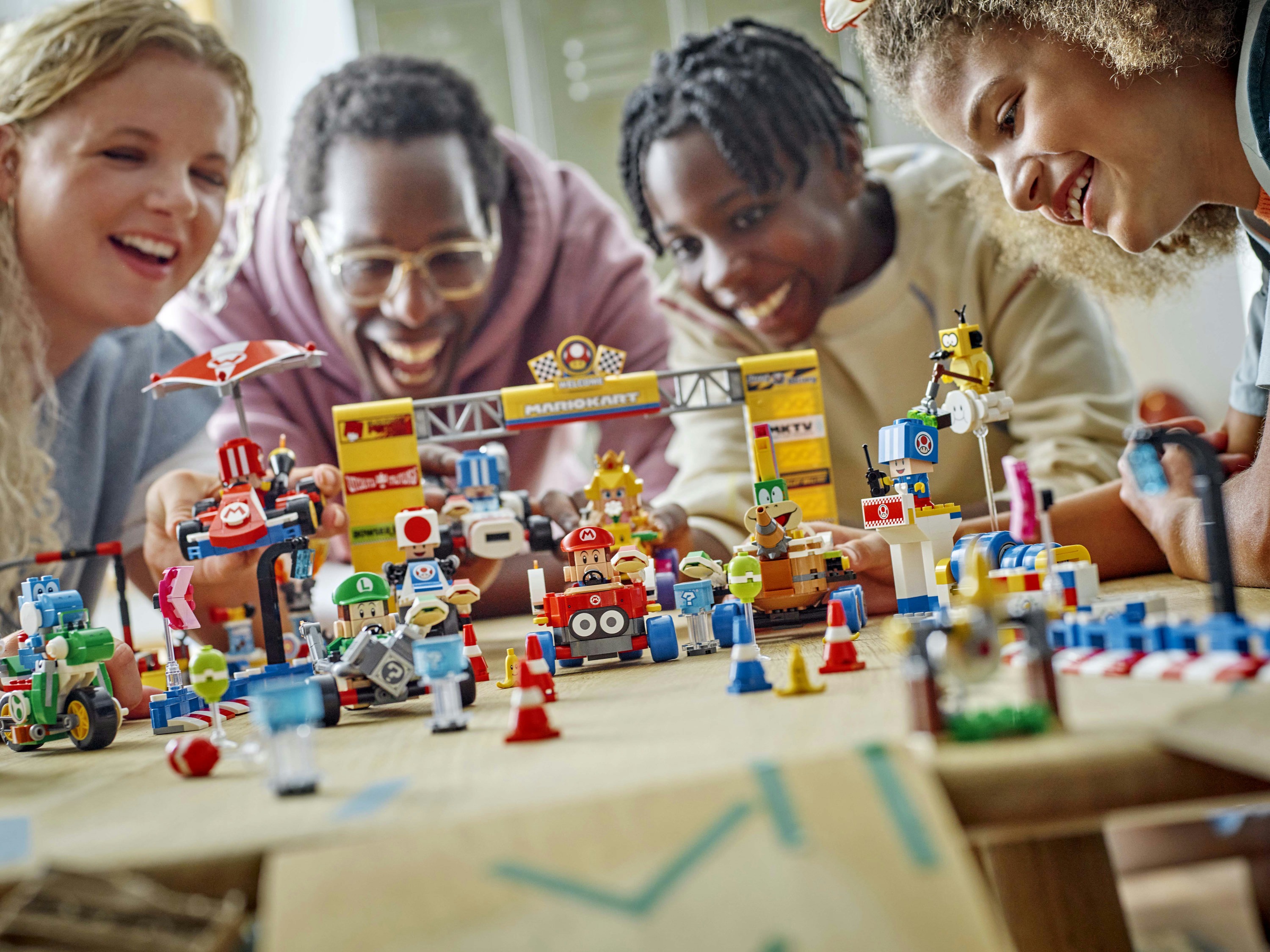 LEGO Super Mario 72031 Mario Kart : Moto Yoshi, Giocattolo Interattivo, Giochi per Bambini 7+, Regalo Nintendo da Collezione