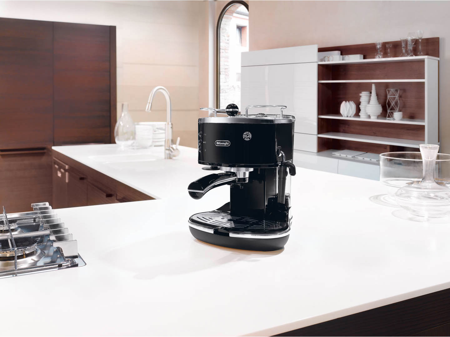 De&rsquo;Longhi ICONA ECO311.BK Macchina da Caff&egrave; Manuale Espresso e Cappuccino, Compatibile con Polvere o Cialde E.S.E., Spegnimento Automatico, Serbatoio Estraibile da 1.4L, Potenza 1100W, Nero