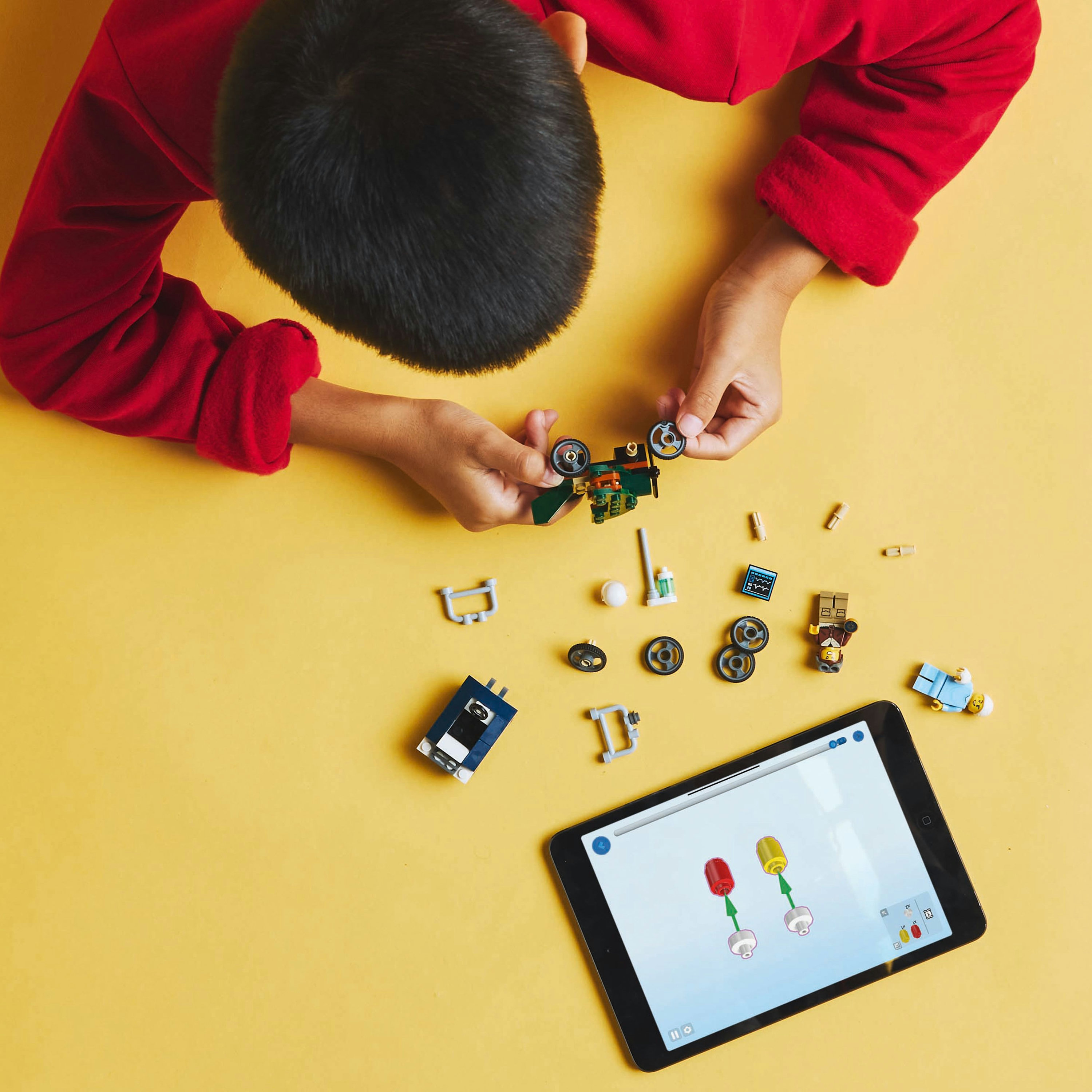 LEGO City Pack veicoli da corsa: aereo contro letto d&rsquo;ospedale