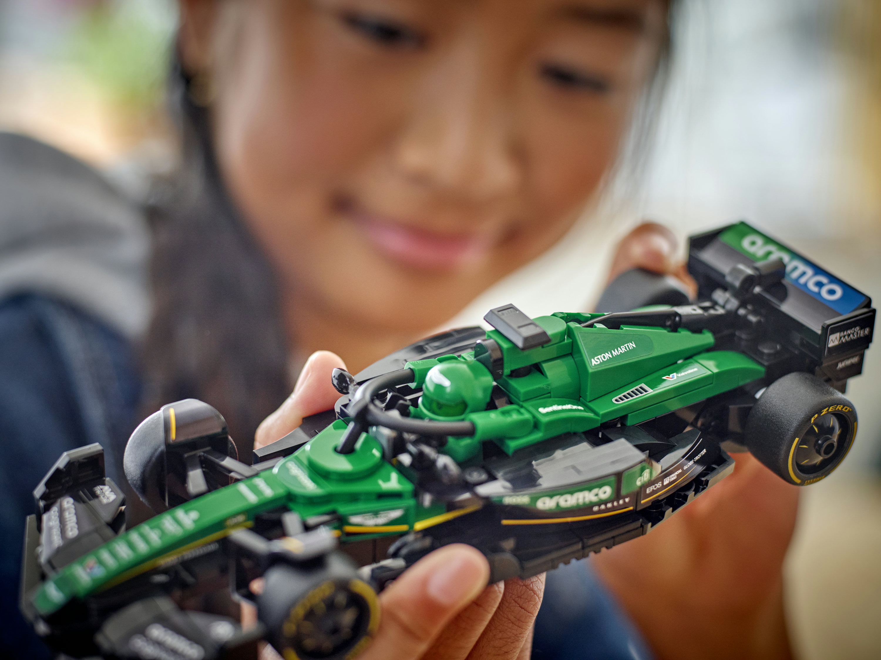 LEGO Speed Champions 77245 Auto da Corsa Aston Martin Aramco F1 AMR24 Macchina Giocattolo da Collezione con Pilota da 10+