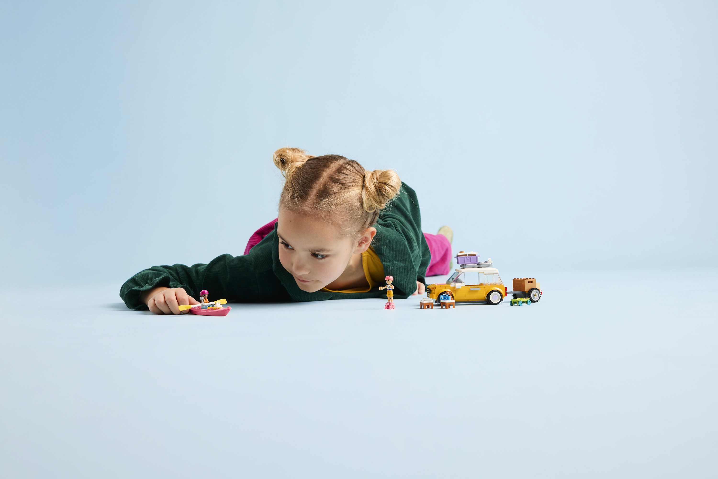 LEGO Friends 42659 Viaggio in Auto con il Cucciolo - Macchina Giocattolo con 2 Mini Bamboline, Cane e Accessori, Idea Regalo 6+