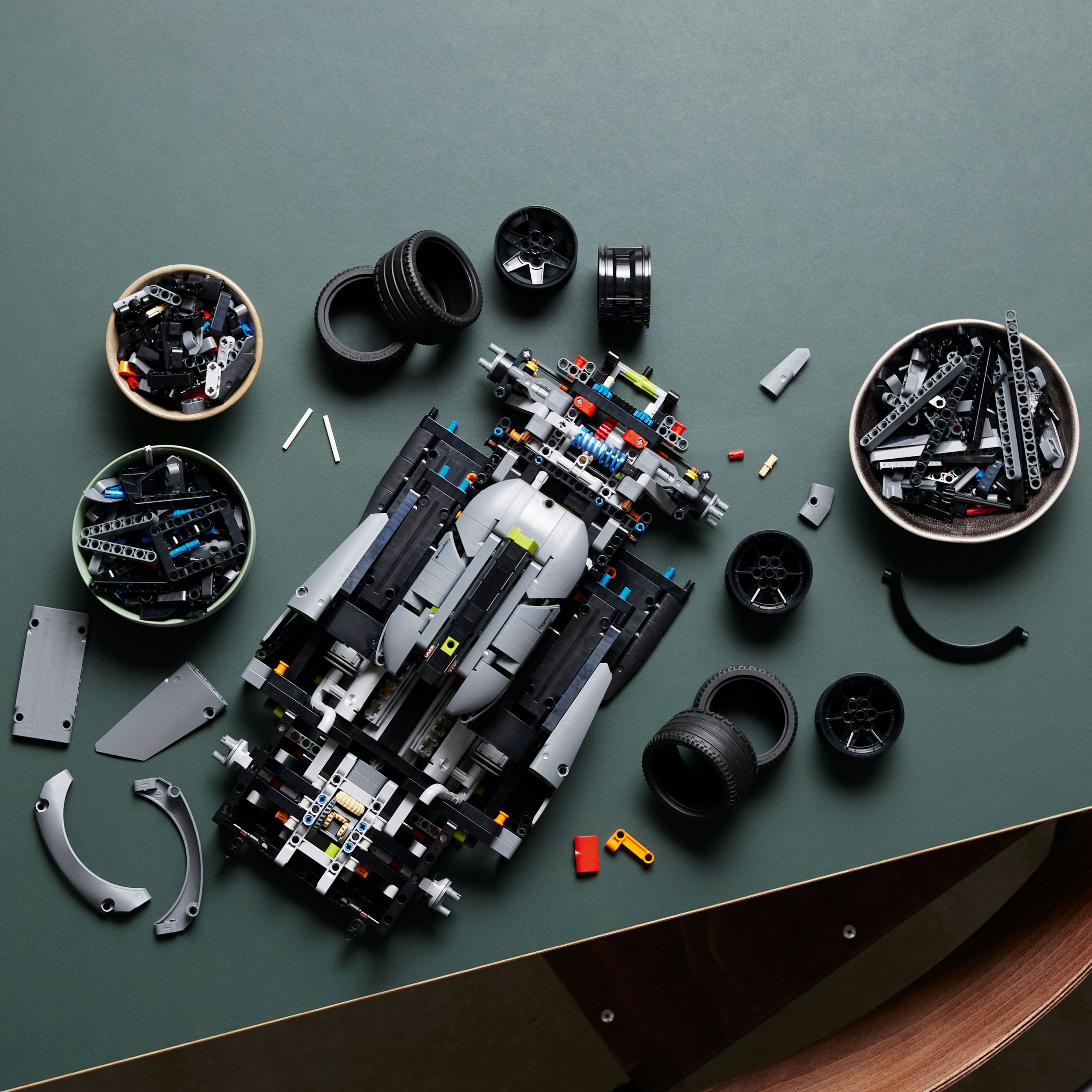 LEGO Technic PEUGEOT 9X8 24H Le Mans Hybrid Hypercar