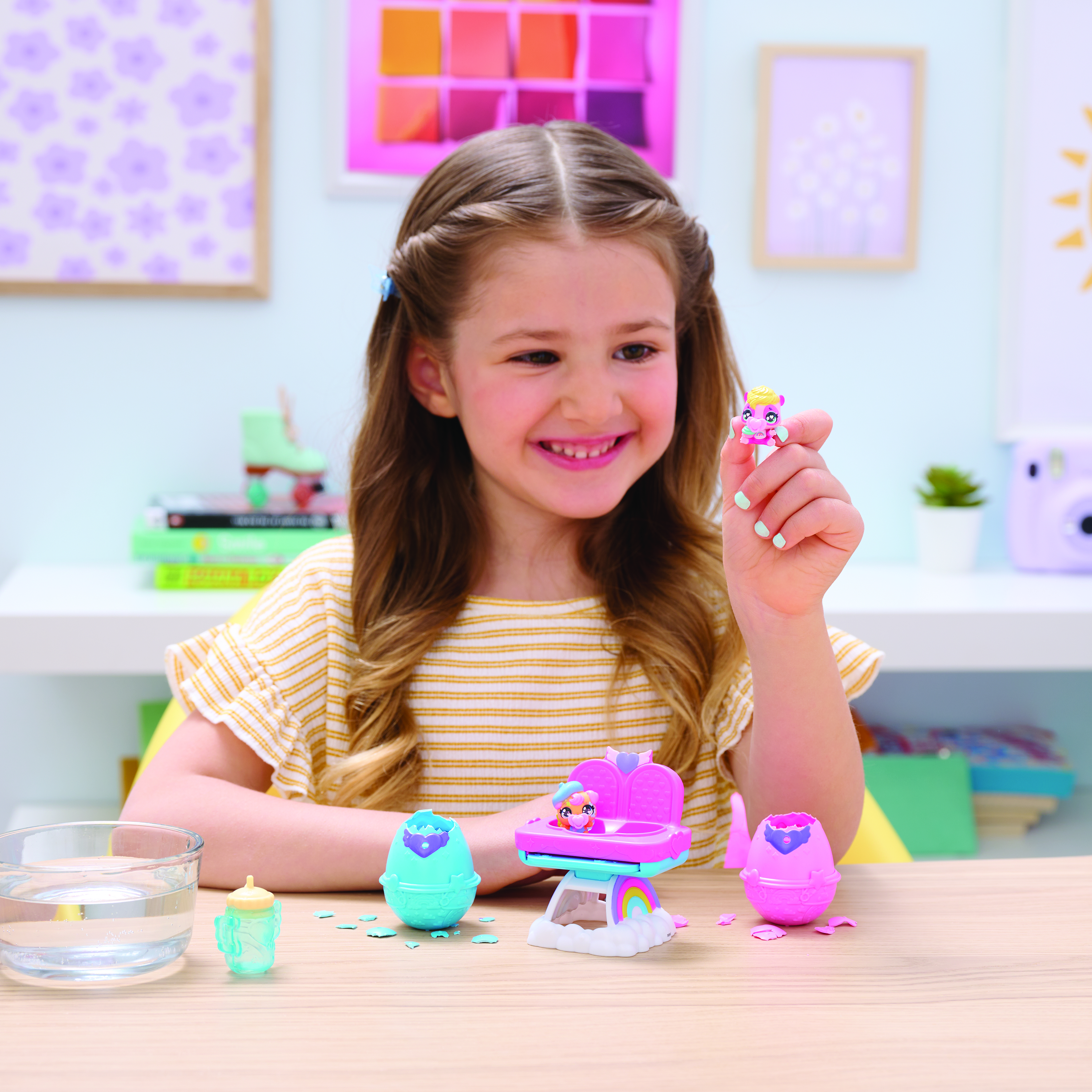 Hatchimals Alive, Confezione con Due Uova Che Si schiudono con l&rsquo;Acqua e seggiolone, Giocattoli per Bambine e Bambini dai 3 Anni in su