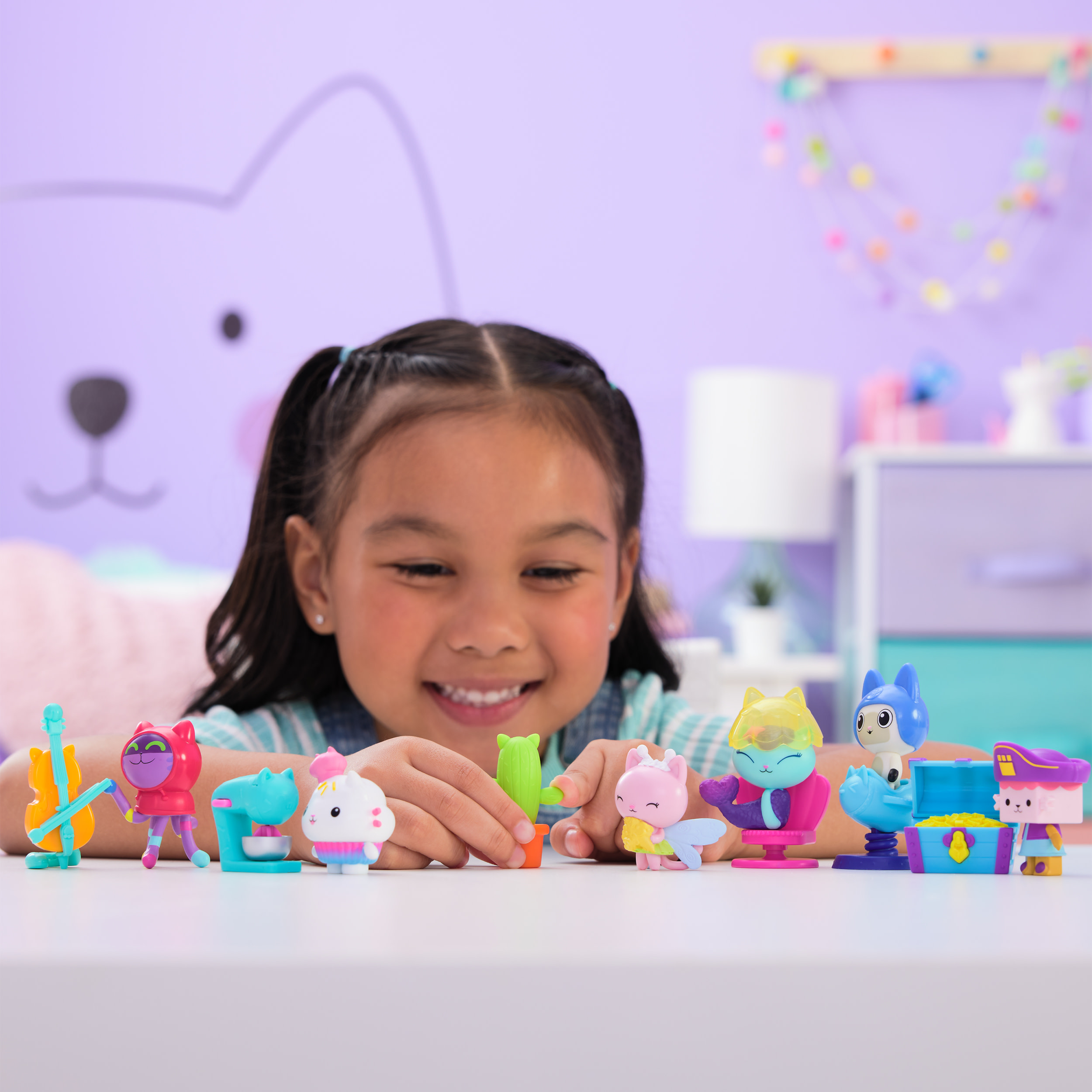 Gabby's Dollhouse , Baby Box Cat e scrigno del tesoro, set con personaggio e accessorio per la casa delle bambole, giocattoli per bambine e bambini dai 3 anni in su