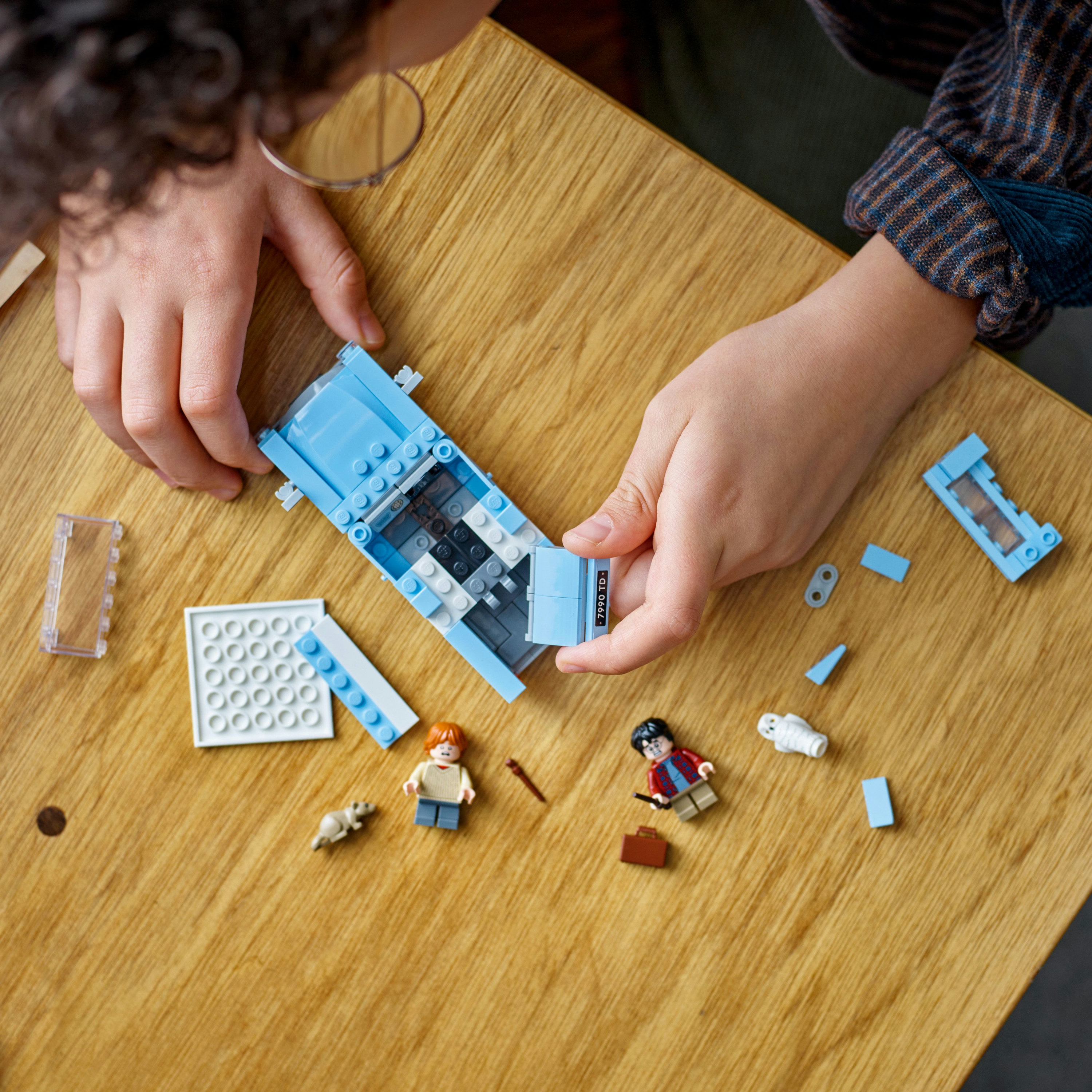 LEGO Harry Potter Ford Anglia&trade; volante