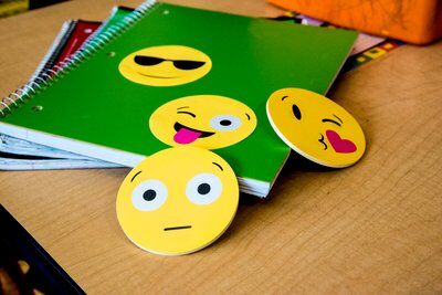 3M Emoji pouch autoadesiva Altro Multicolore, Giallo 30 fogli Autoadesivo