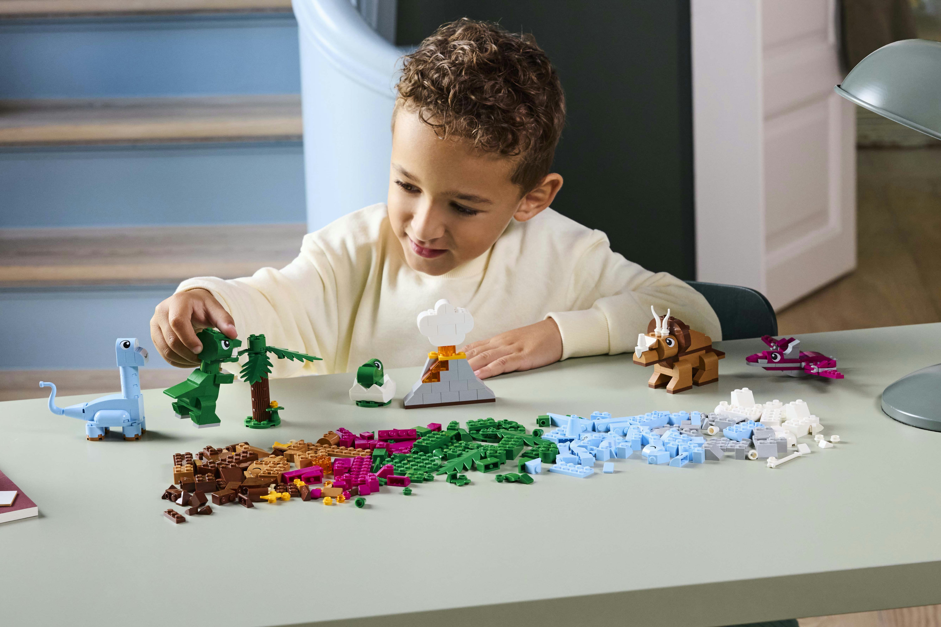 LEGO Classic 11041 Dinosauri Creativi, Giochi Bambini 5+, Colorati Animali Giocattolo da Costruire come T. Rex e Triceratopo