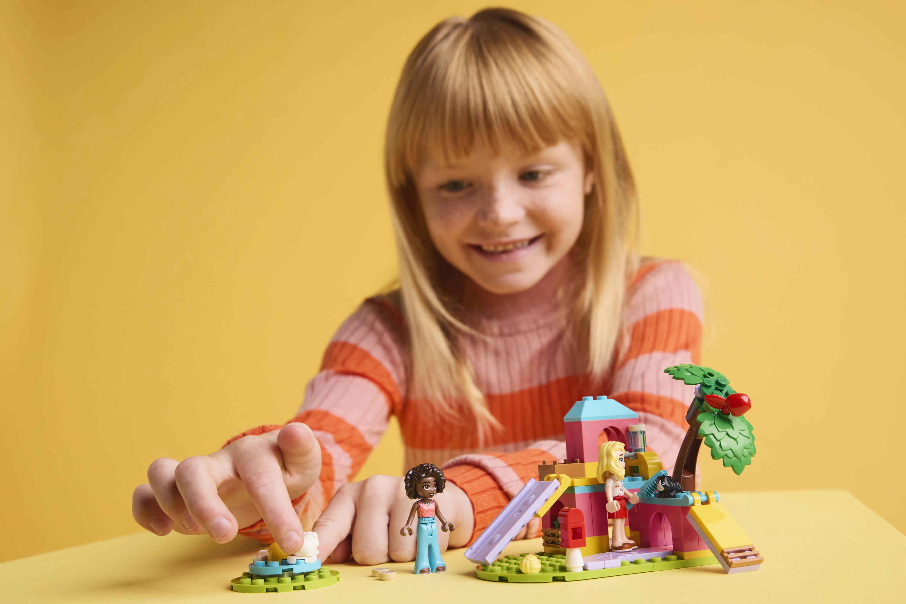 LEGO Friends 42640 Il Parco Giochi dei Porcellini d&rsquo;India, Gioco di Ruolo Bambine e Bambini 5+, Giocattolo Cura degli Animali