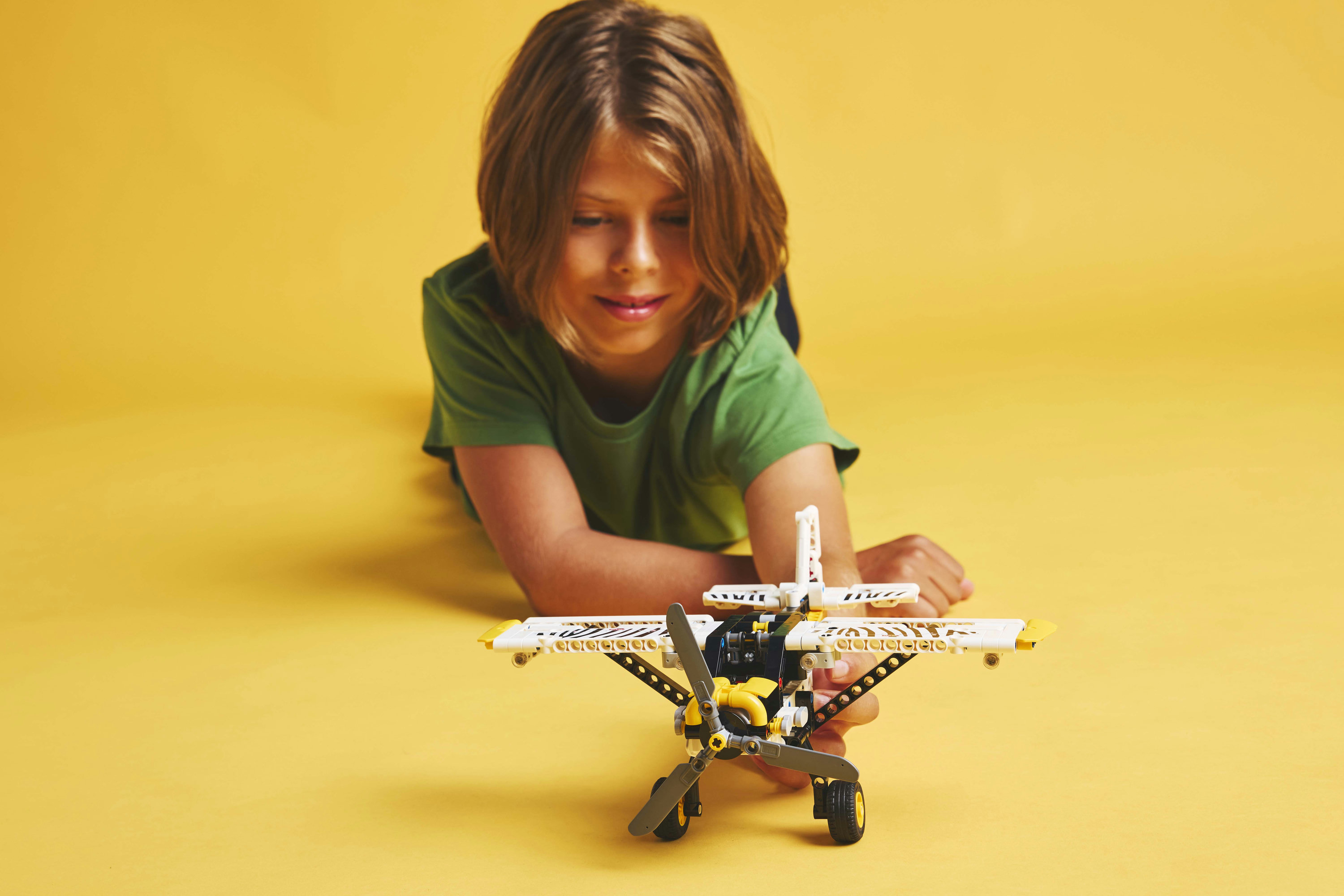 LEGO Technic 42198 Aereo Bush, Aeroplano Giocattolo da Costruire, Giochi per Bambini 8+, Modellino di Veicolo con Funzioni