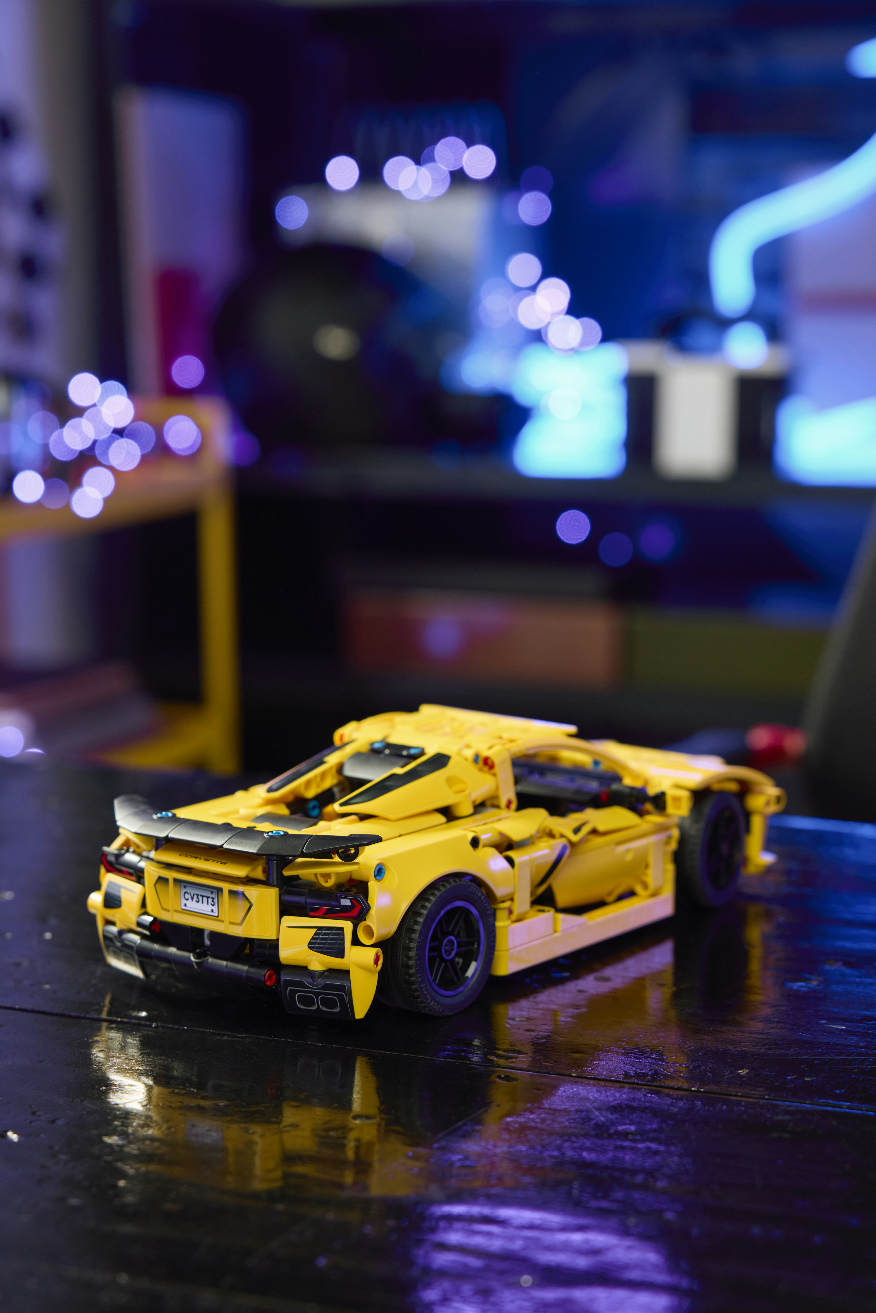 LEGO Technic 42205 Chevrolet Corvette Stingray - Modello di Auto per Bambini 9+ Fan delle Macchine Giocattolo con Funzioni