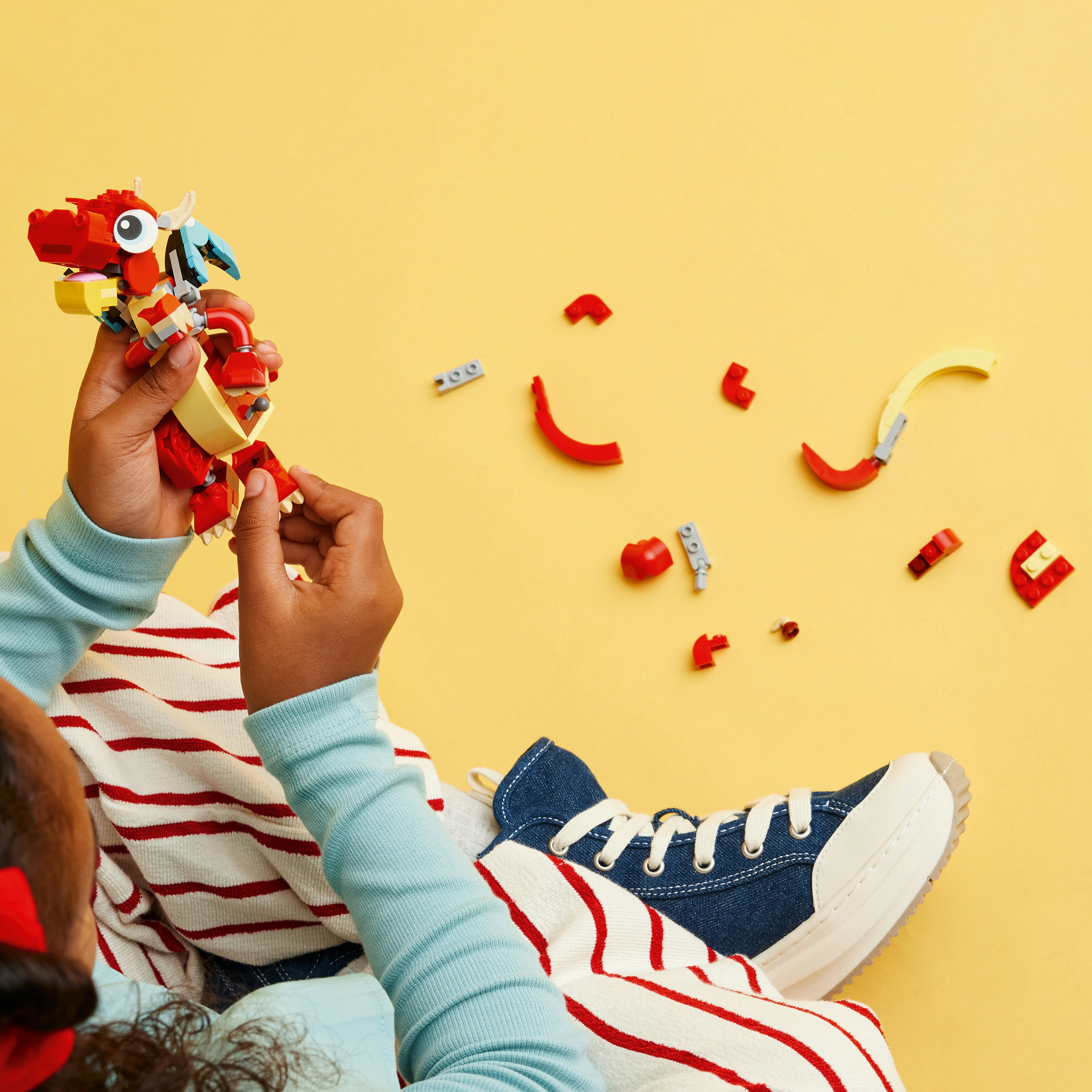 LEGO Creator 31145 3in1 Drago Rosso, Giochi per Bambini di 6+ Anni, Action Figure Ricostruibile in Pesce e Fenice Giocattolo