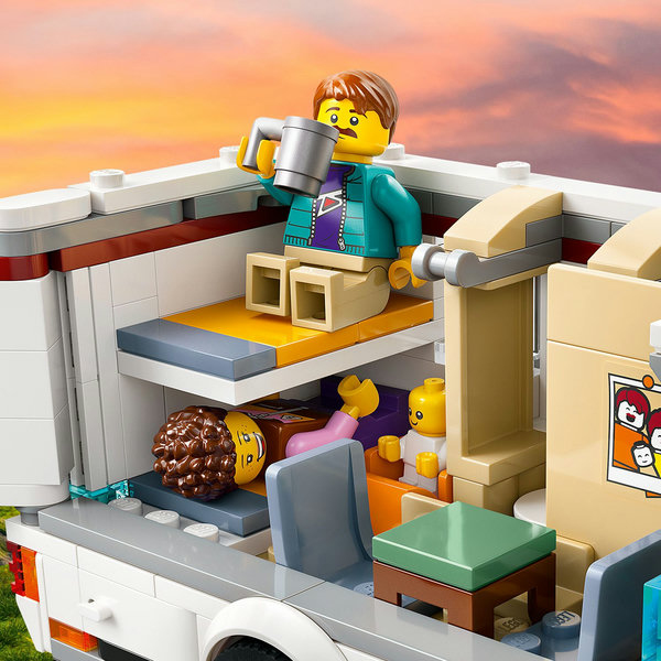 LEGO City Camper van delle vacanze d’avventura