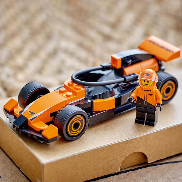 LEGO City Pilota e monoposto McLaren F1®