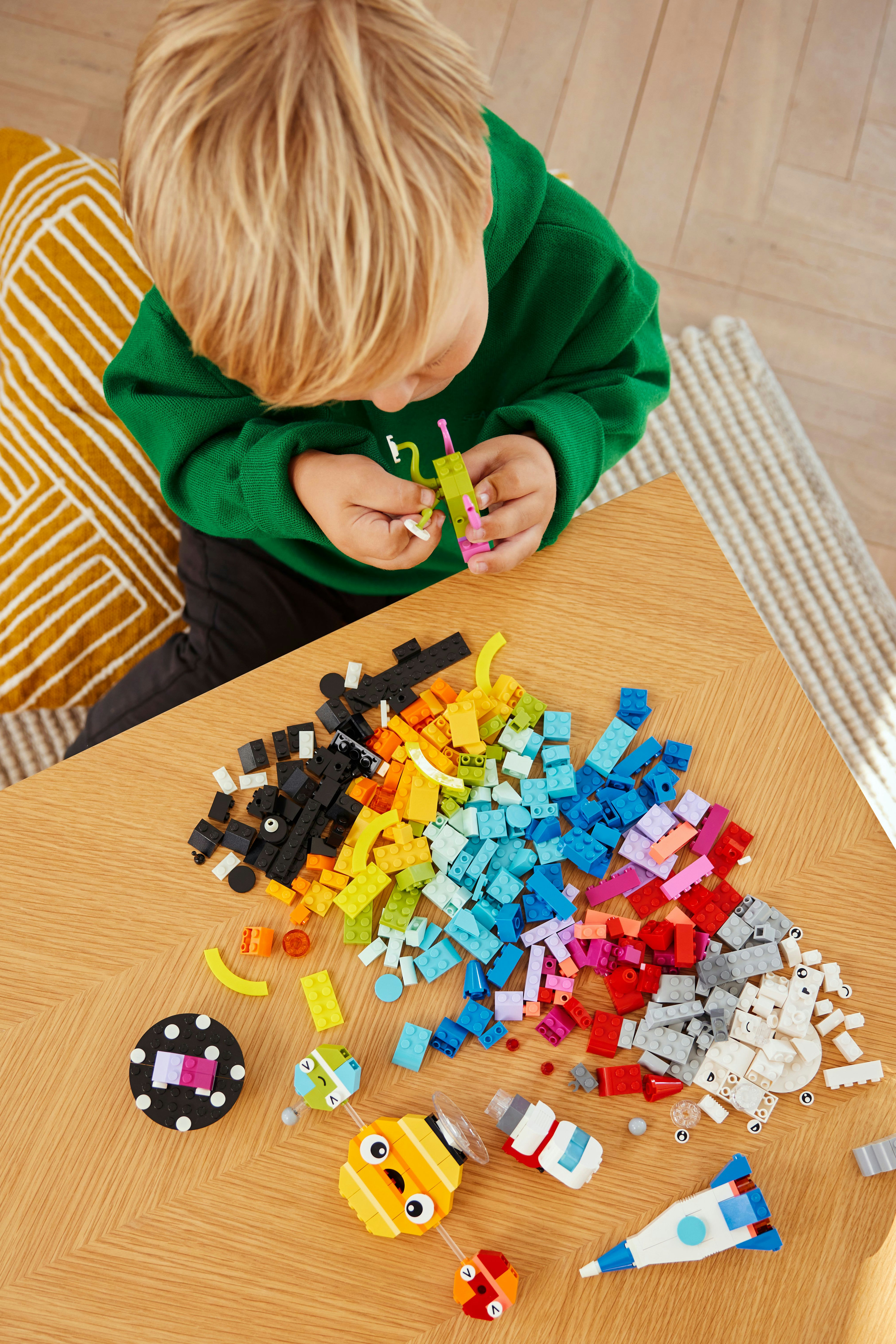 LEGO Classic Pianeti dello spazio creativi