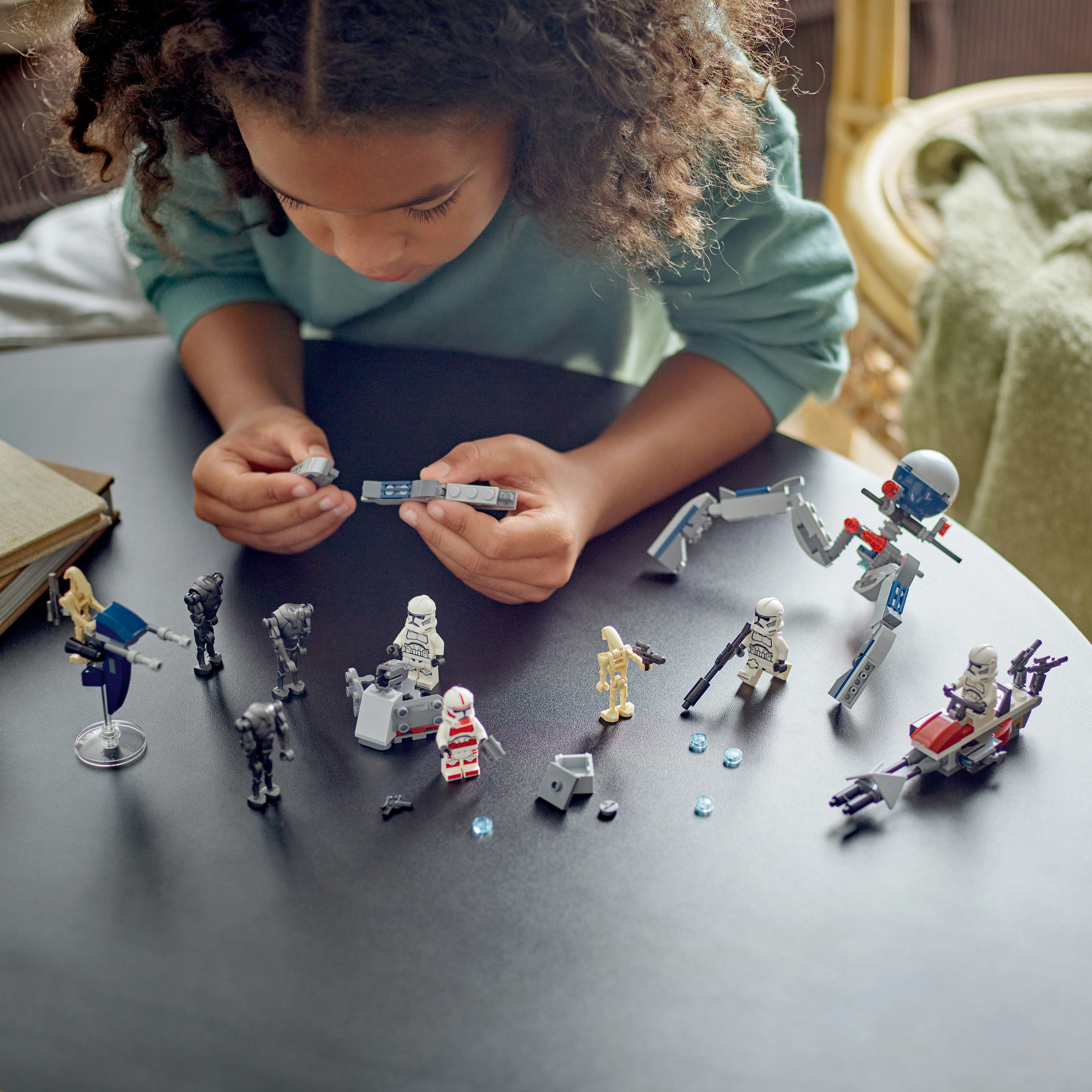 LEGO Star Wars 75372 Battle Pack Clone Trooper e Battle Droid con Veicolo Giocattolo Speeder Bike, Idea Regalo Bambini 7+ Anni