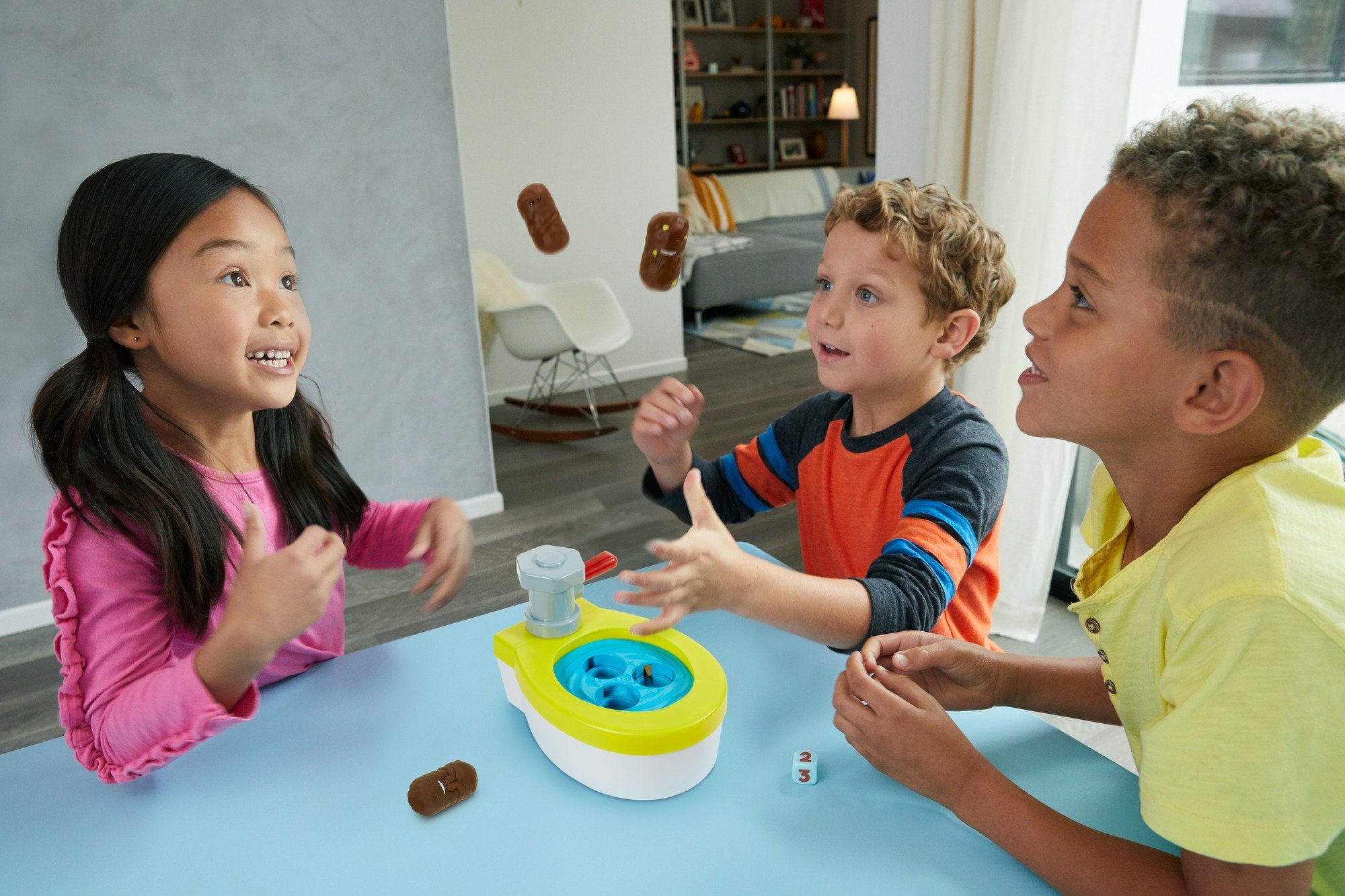 Games ​Acchiappa la Cacca Turbo, gioco per bambini con water giocattolo, 3  pezzi di cacca, 1 dado e istruzioni;, Giocattolo per Bambini 5+ Anni