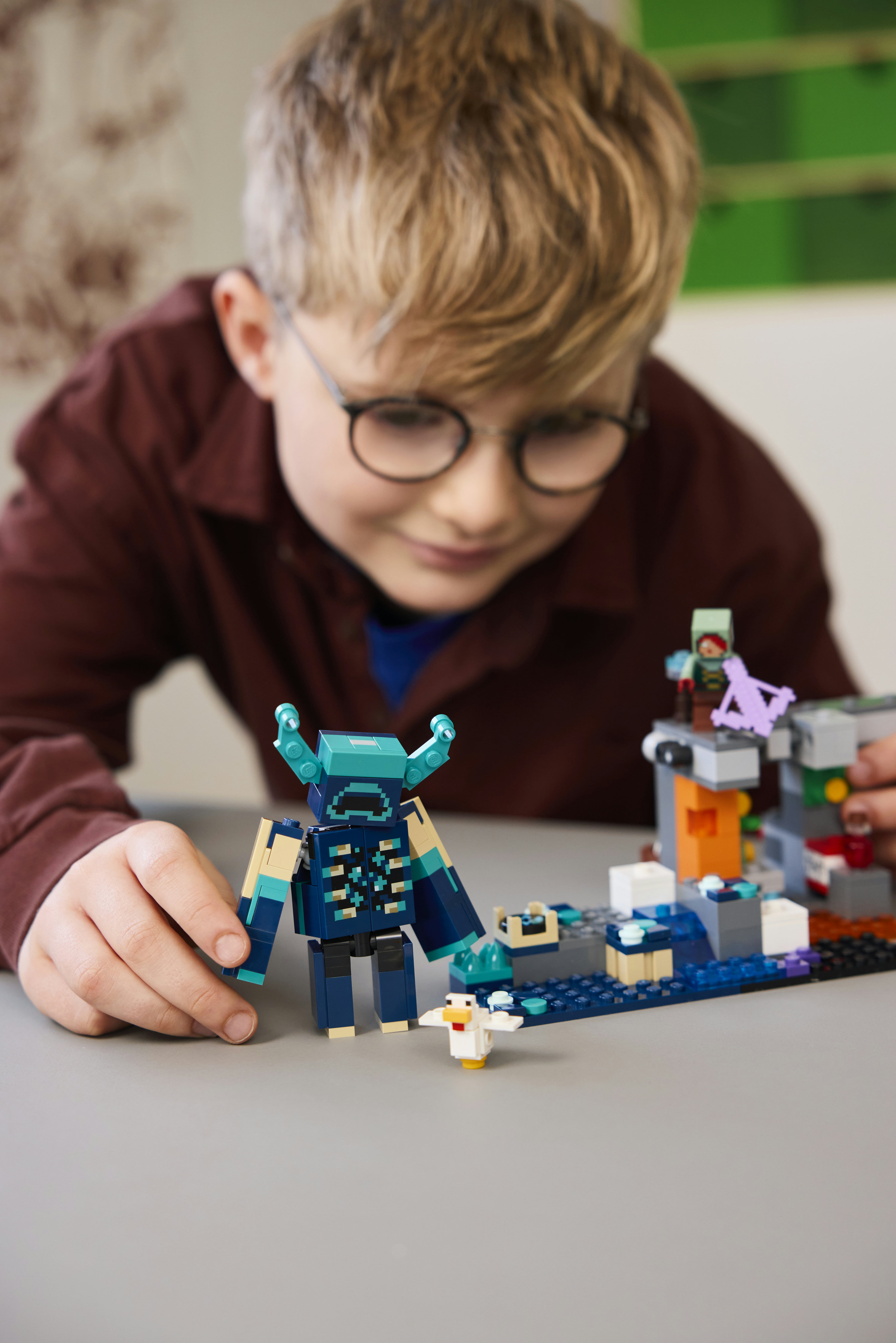 LEGO Minecraft 21274 L&rsquo;Incontro con il Sorvegliante, Giocattolo con Minifigure, Mob e Funzione Caduta Massi, Idea Regalo 7+