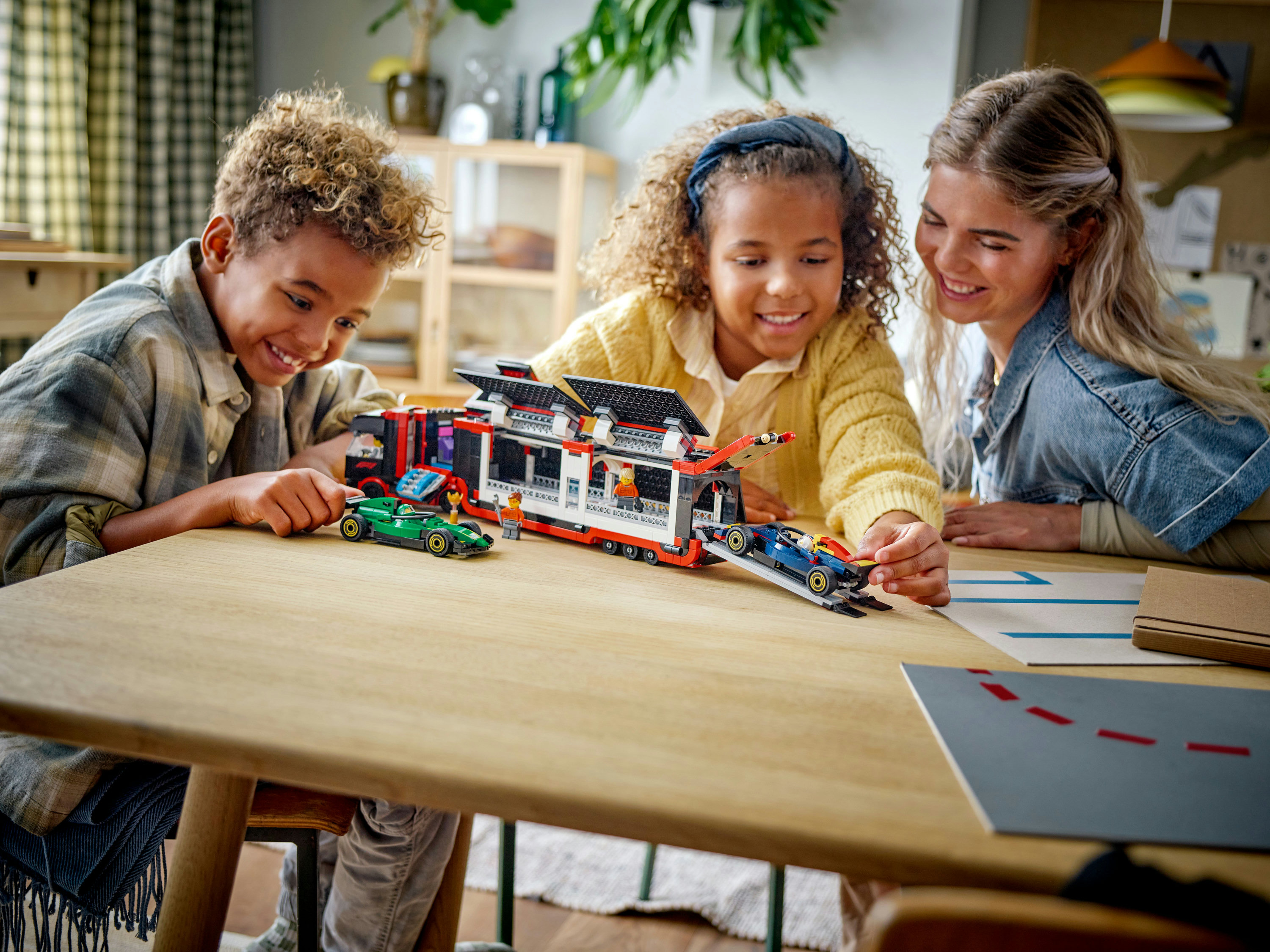 LEGO City Autotrasportatore F1® con monoposto RB20 e AMR24 F1®