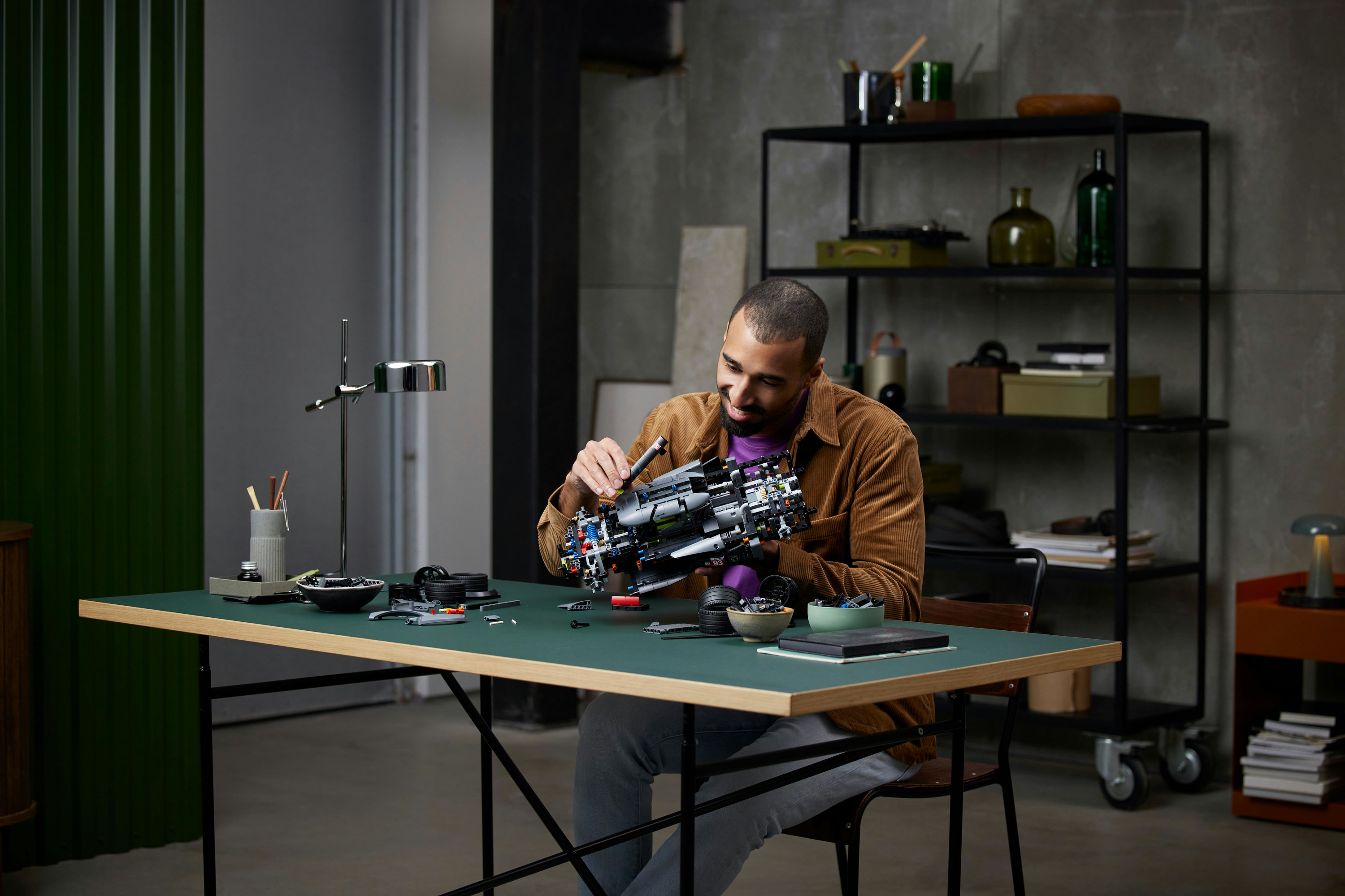 LEGO Technic PEUGEOT 9X8 24H Le Mans Hybrid Hypercar