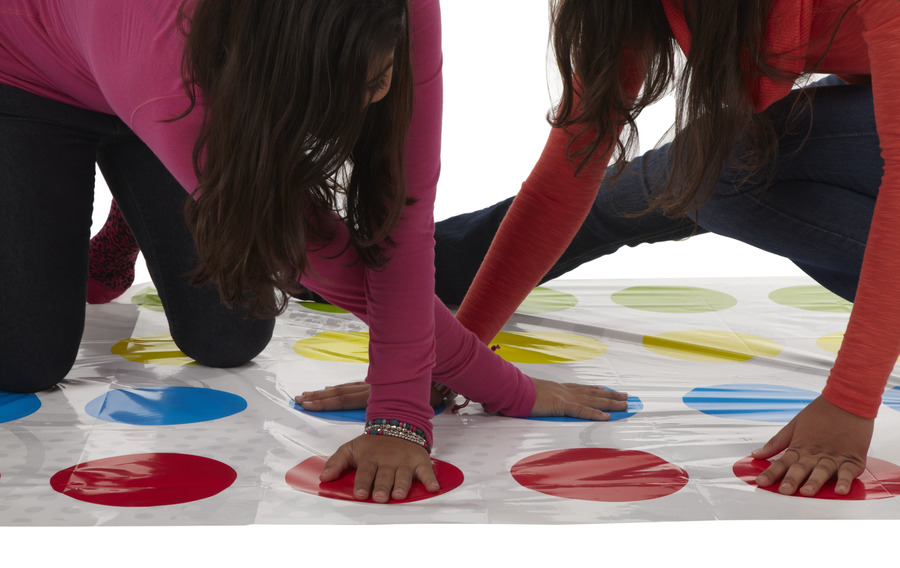 Hasbro Gaming Twister, gioco in scatola, dai 6 anni in su, per 2 o più giocatori