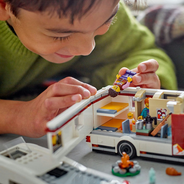 LEGO City Camper van delle vacanze d’avventura