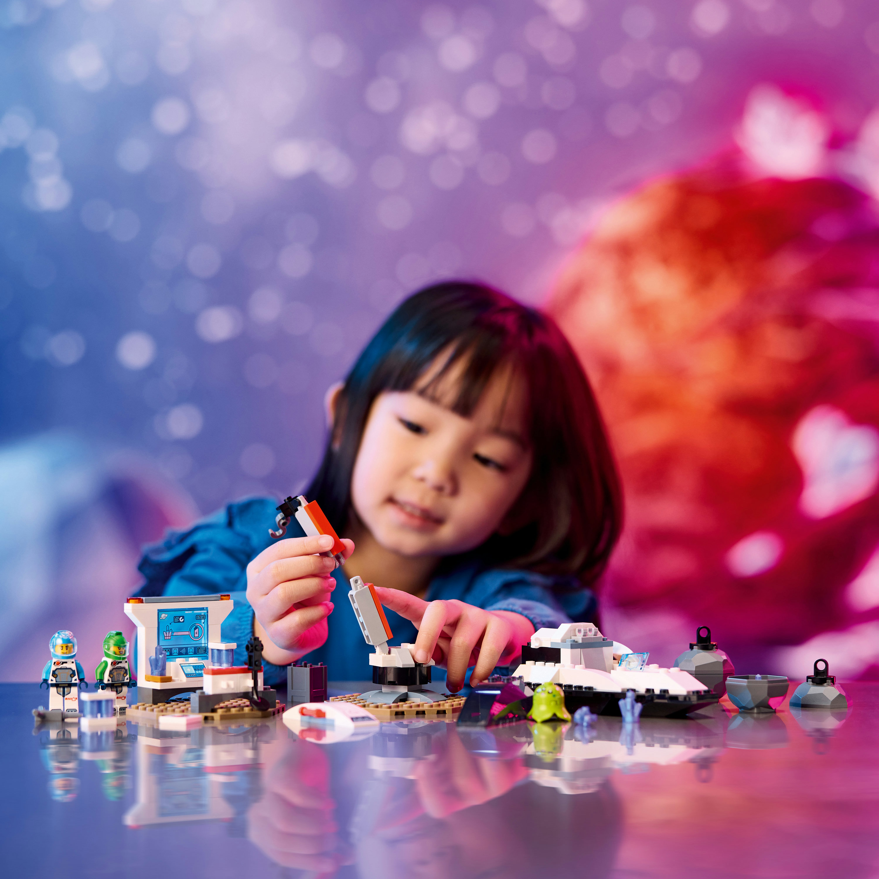 LEGO City 60429 Navetta Spaziale e Scoperta di Asteroidi, Gioco per Bambini 4+ con Astronave Giocattolo, Gru e 2 Minifigure