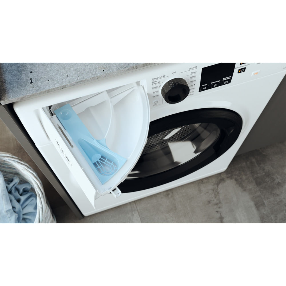 Hotpoint Ariston Lavatrice a libera installazione NF723WK IT N