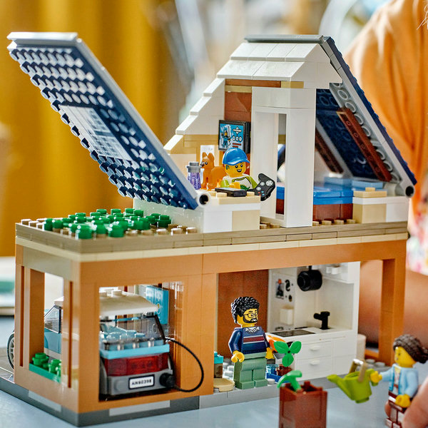 LEGO City Villetta familiare e auto elettrica