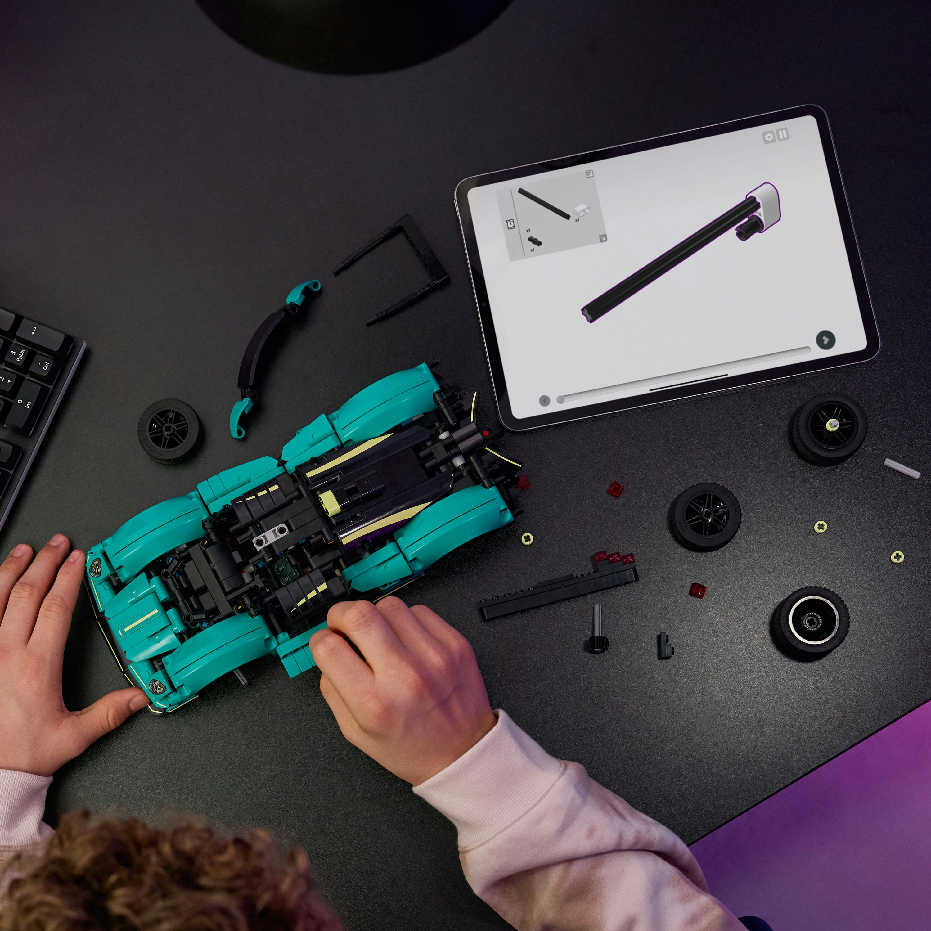 LEGO Technic Aston Martin Valkyrie