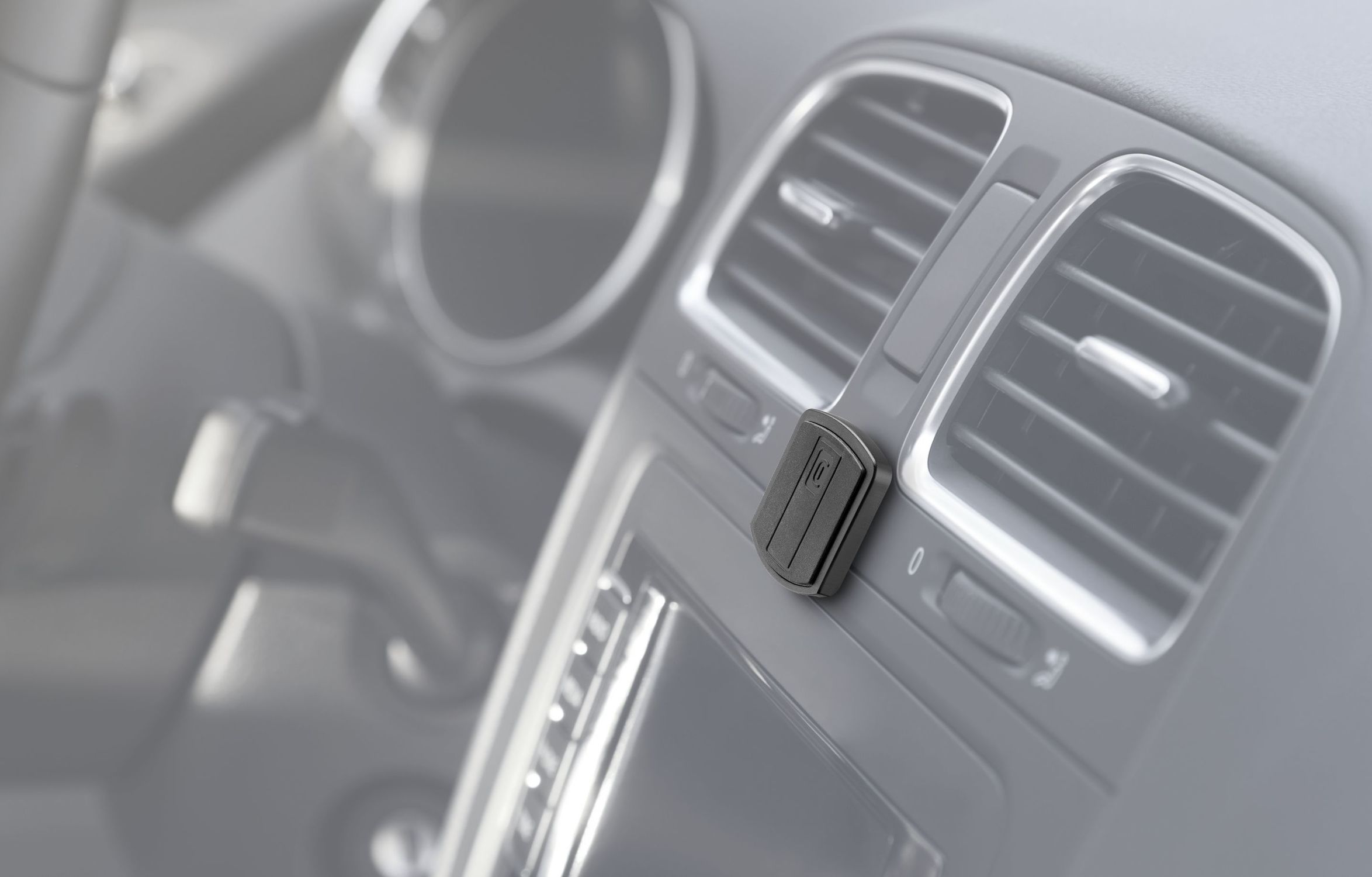 Cellularline Touch Fix - Universal Supporto smartphone da auto magnetico con fissaggio adesivo