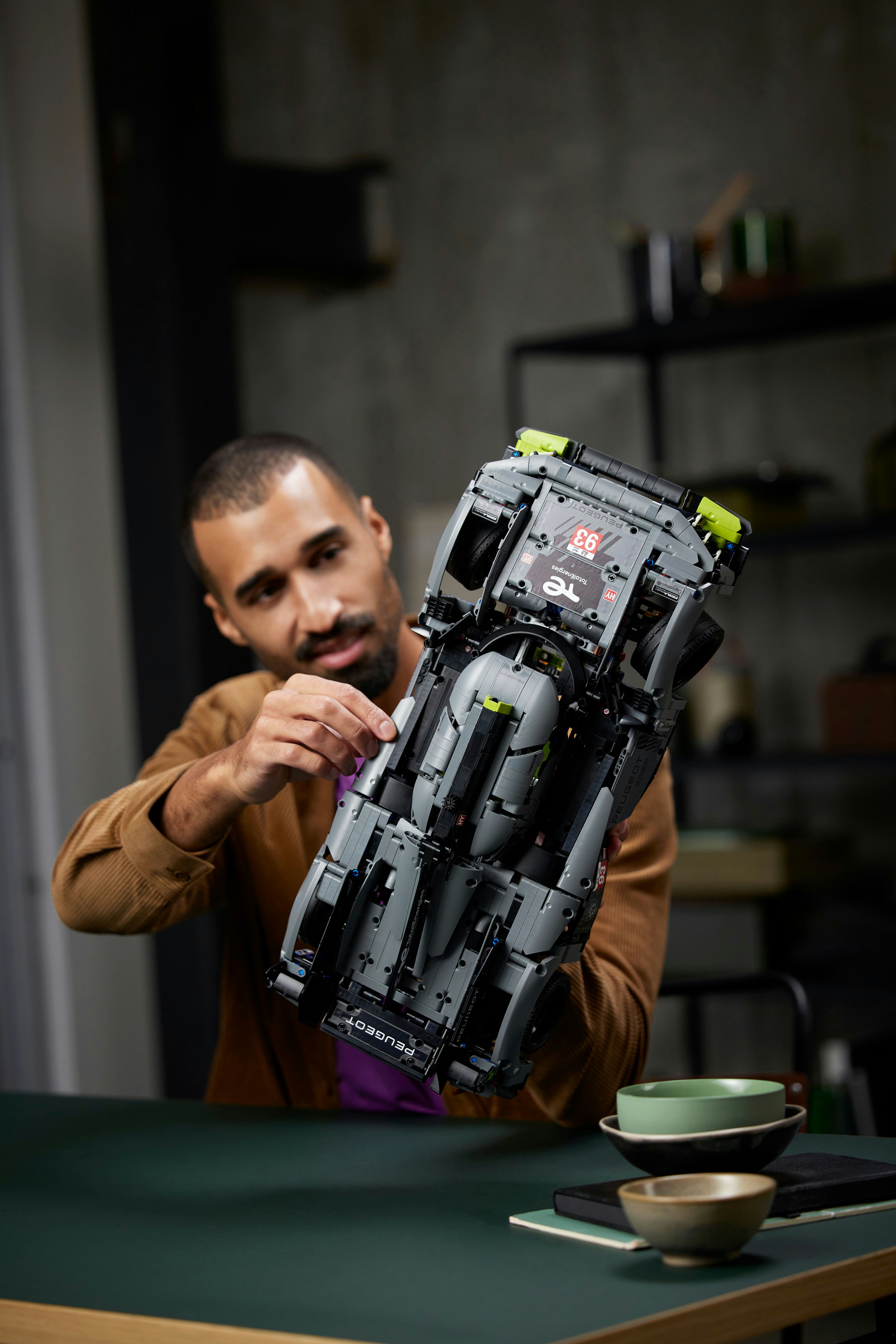 LEGO Technic PEUGEOT 9X8 24H Le Mans Hybrid Hypercar