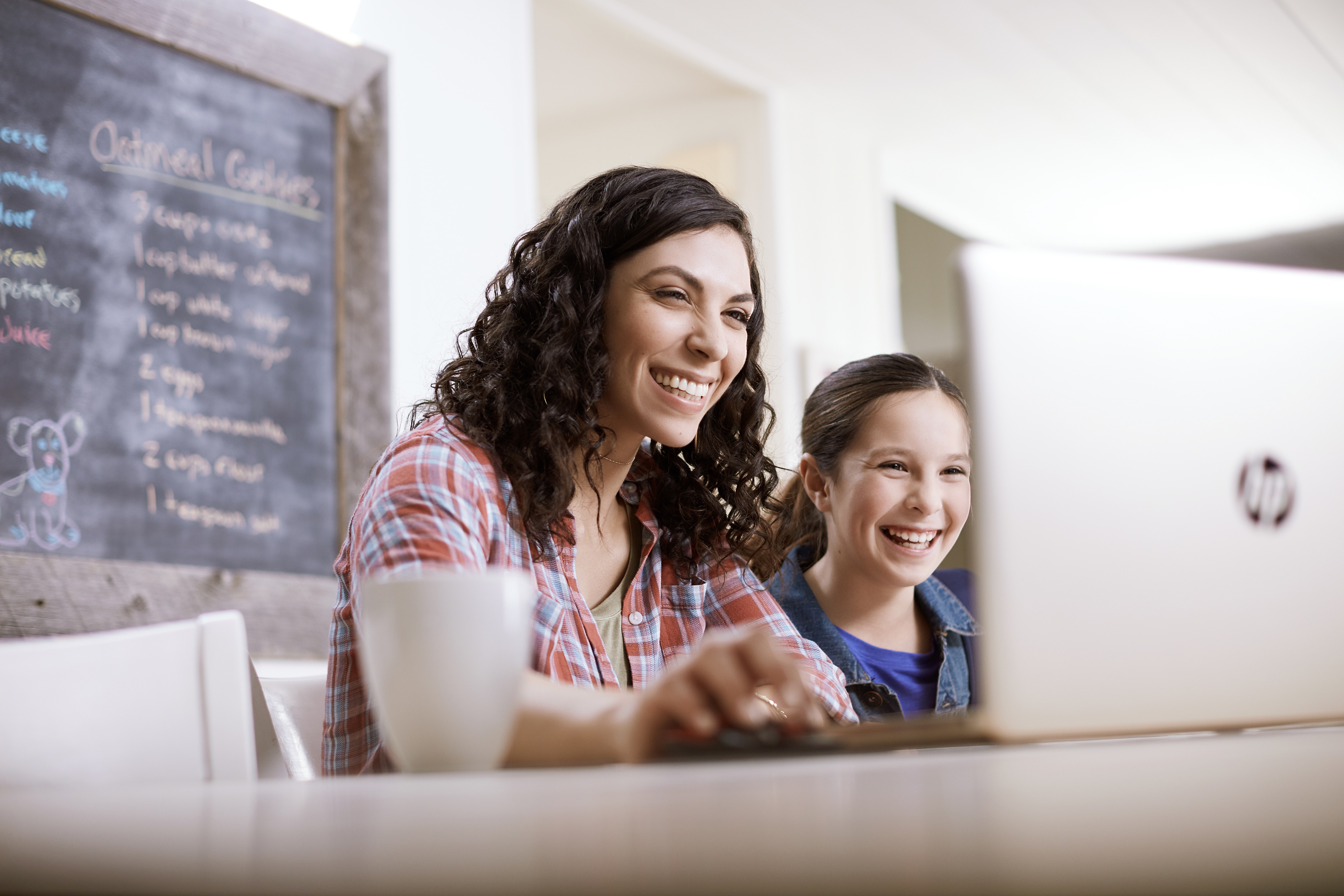 HP 15-bs524nl Intel&reg; Core&trade; i3 i3-6006U Computer portatile 39,6 cm (15.6") HD 8 GB DDR4-SDRAM 500 GB HDD Windows 10 Home Grigio